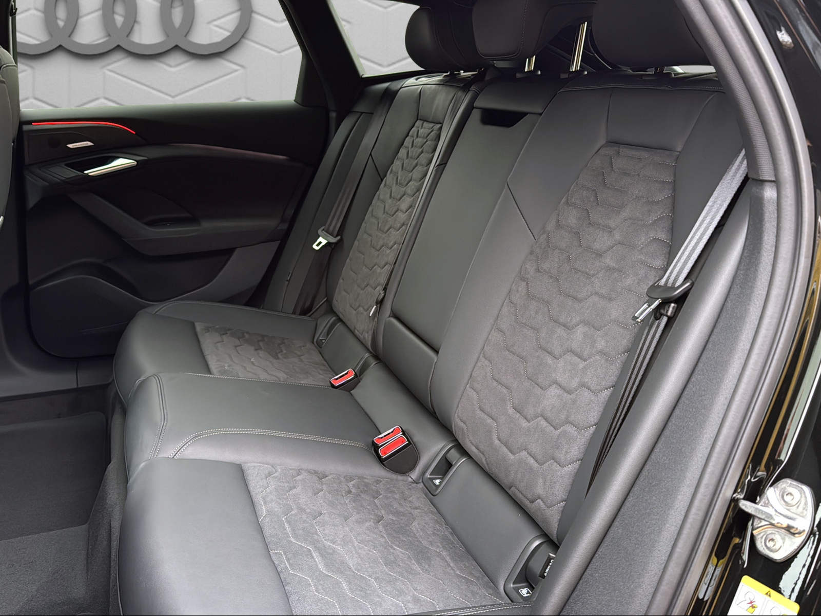 AUDI A6 Avant e-tron quattro-image-12
