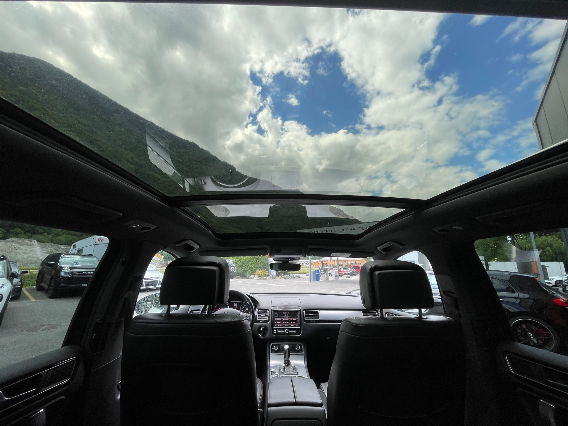 VW Touareg 3.0 TDI BlueMotion Tiptronic R-Line-image-18