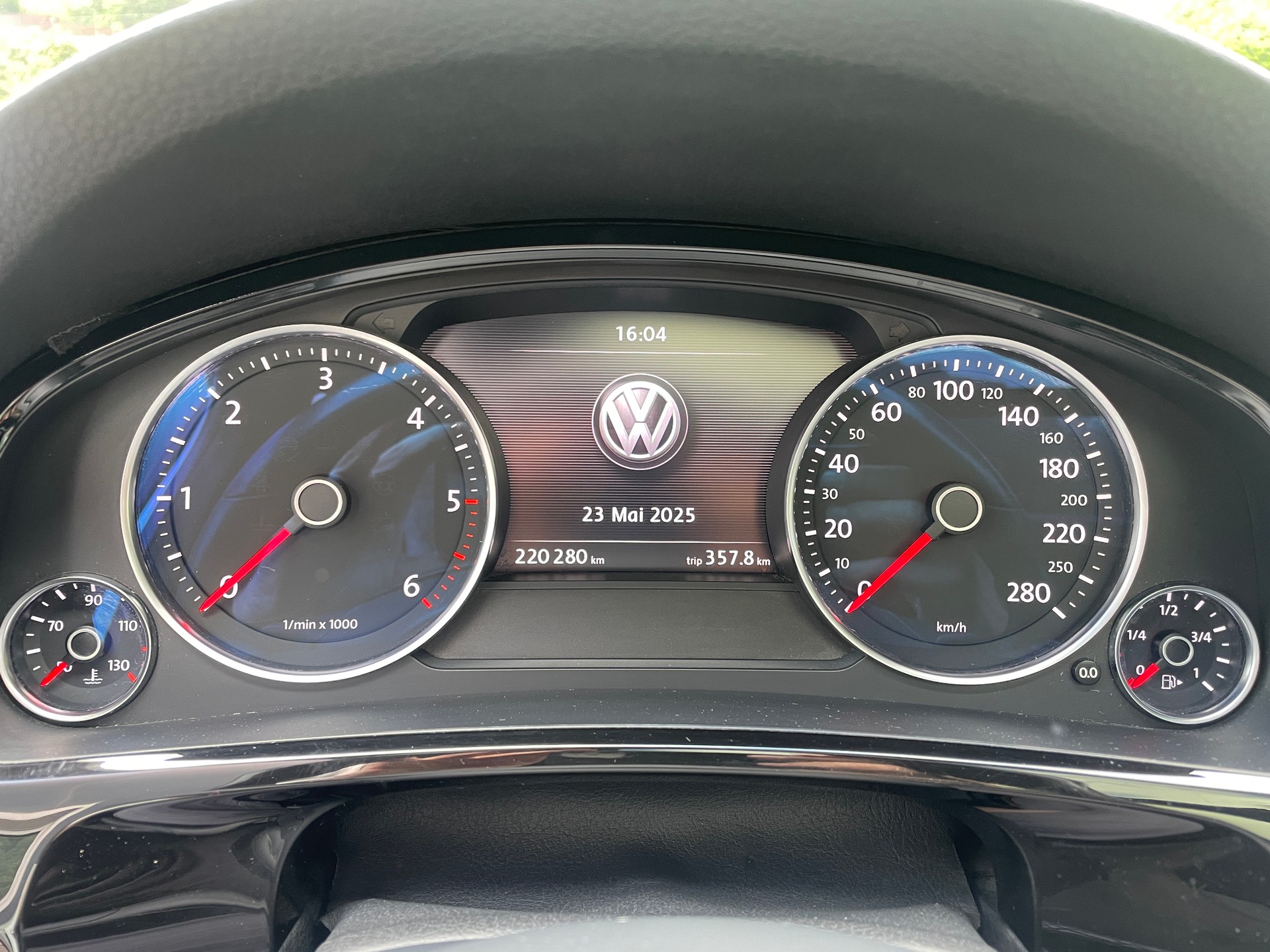 VW Touareg 3.0 TDI BlueMotion Tiptronic R-Line-image-6