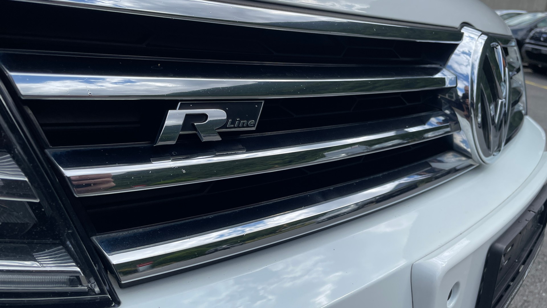 VW Touareg 3.0 TDI BlueMotion Tiptronic R-Line-image-5