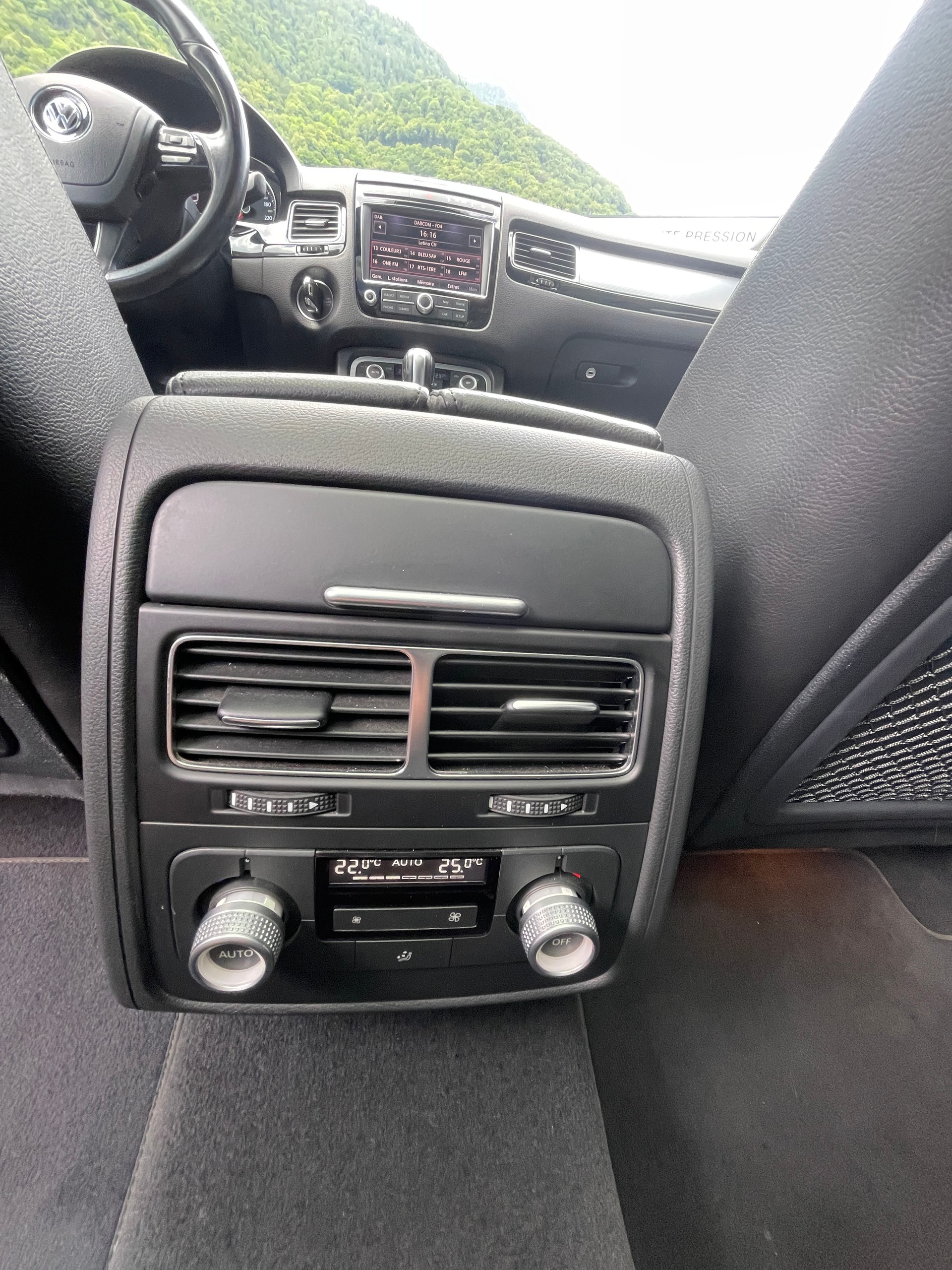 VW Touareg 3.0 TDI BlueMotion Tiptronic R-Line-image-17