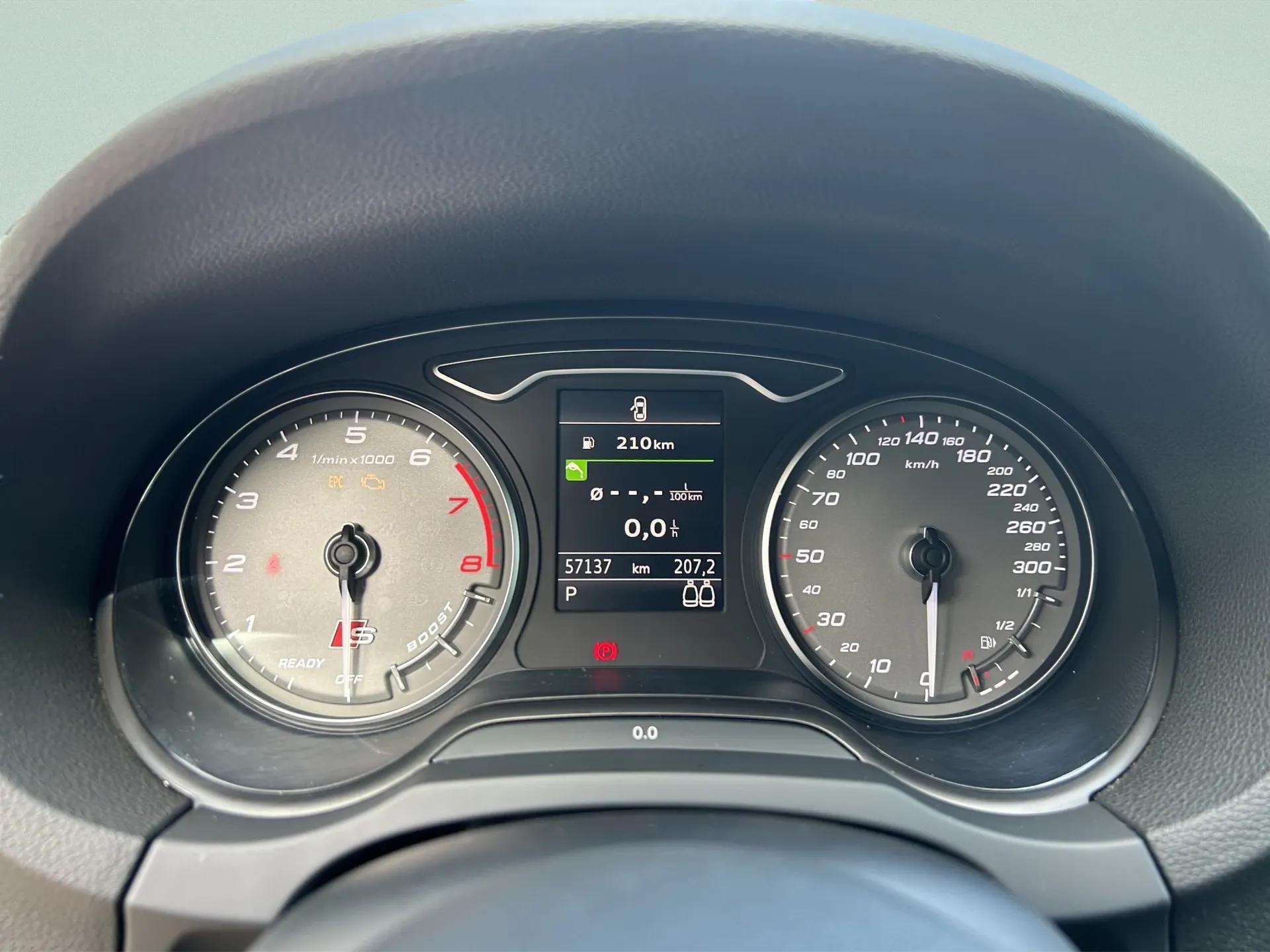 AUDI S3 Cabriolet 2.0 TFSI quattro S-tronic-image-17