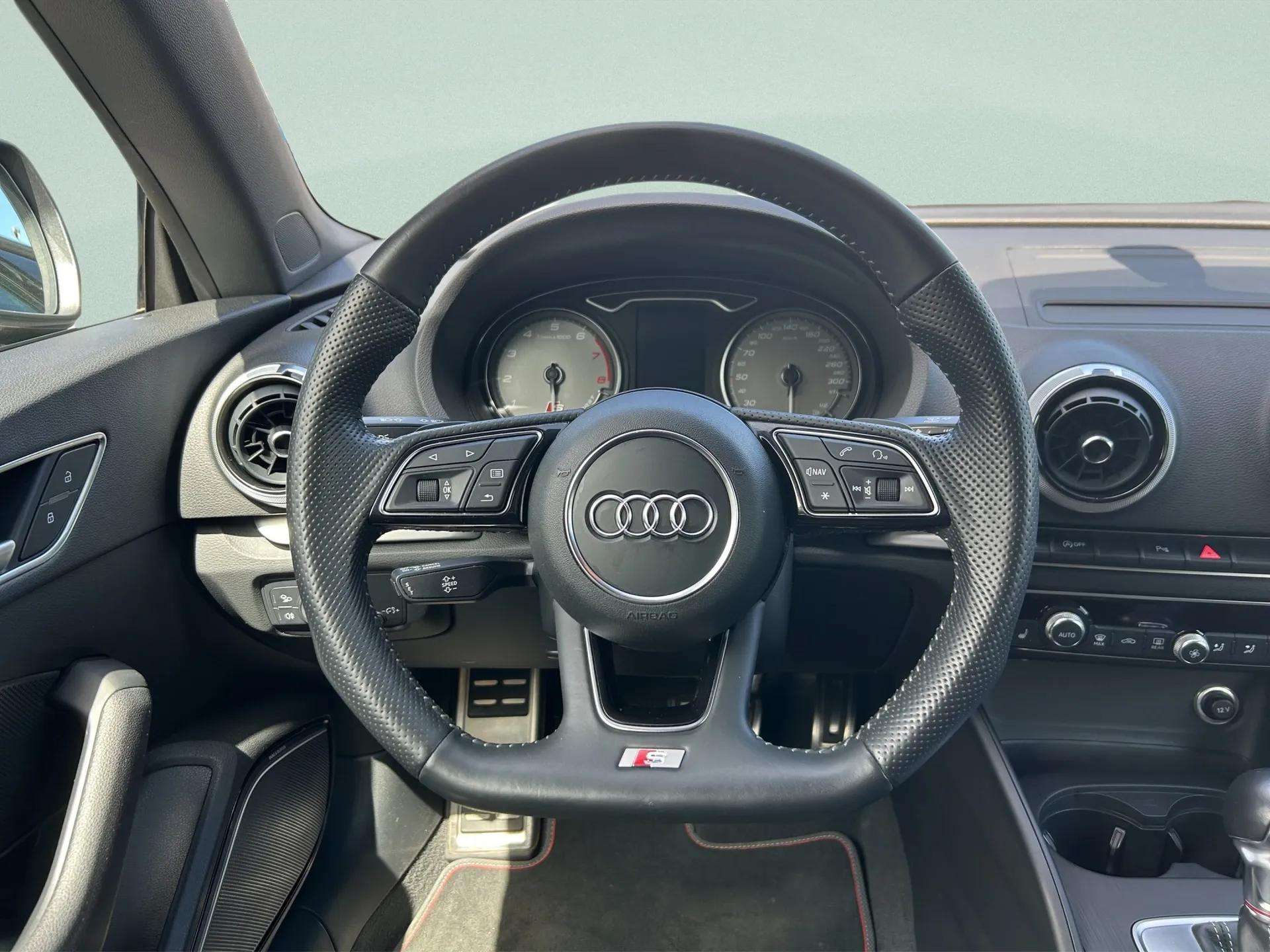 AUDI S3 Cabriolet 2.0 TFSI quattro S-tronic-image-16