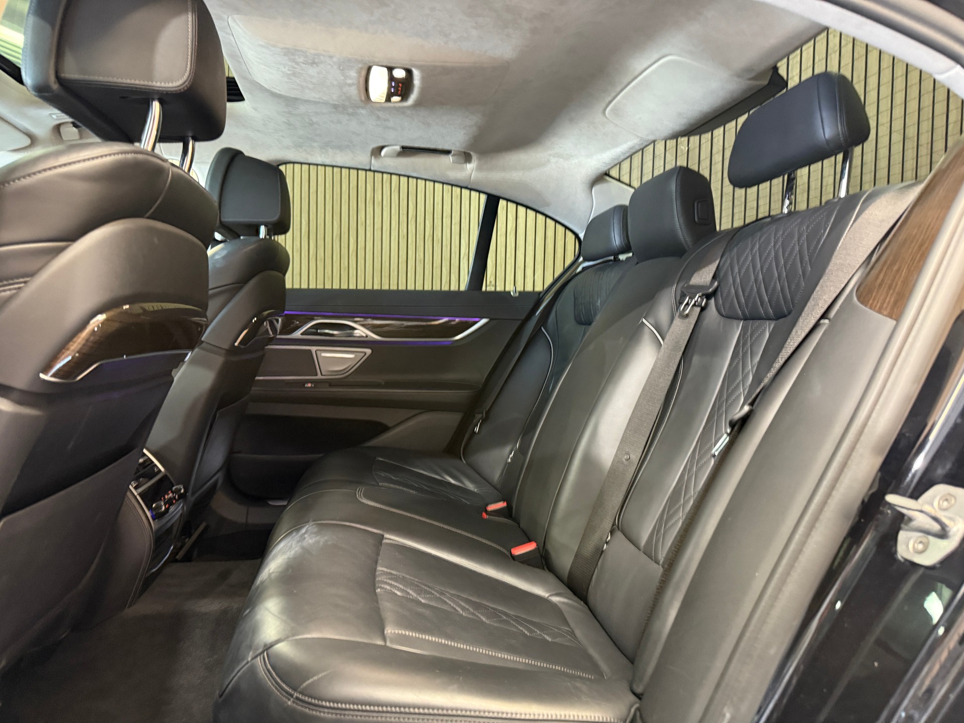 BMW 740d xDrive Steptronic M-Sport * TOP AUSSTATTUNG*-image-21