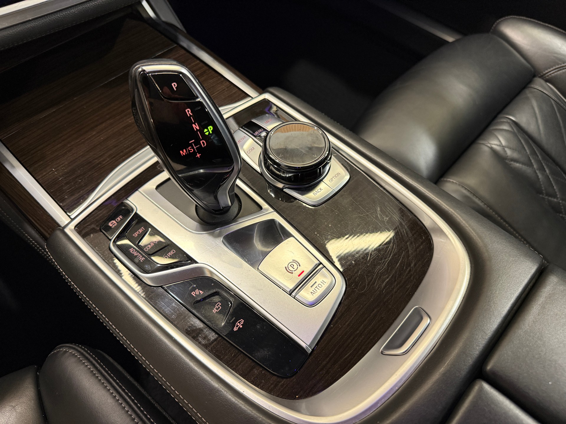 BMW 740d xDrive Steptronic M-Sport * TOP AUSSTATTUNG*-image-13