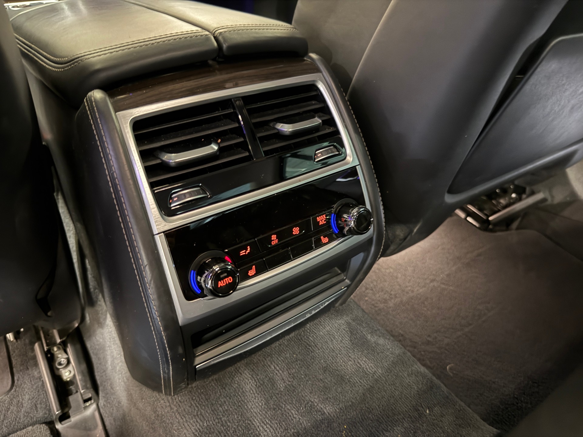 BMW 740d xDrive Steptronic M-Sport * TOP AUSSTATTUNG*-image-5