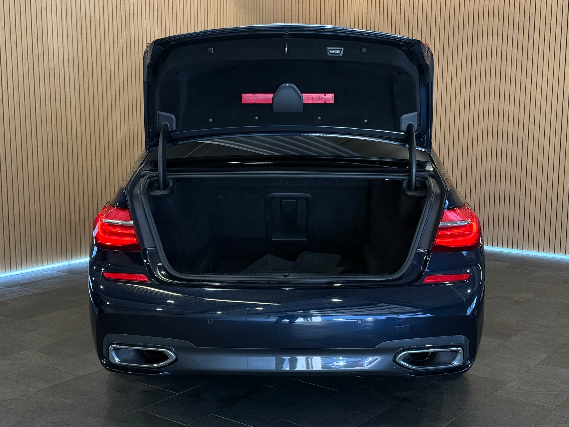 BMW 740d xDrive Steptronic M-Sport * TOP AUSSTATTUNG*-image-4