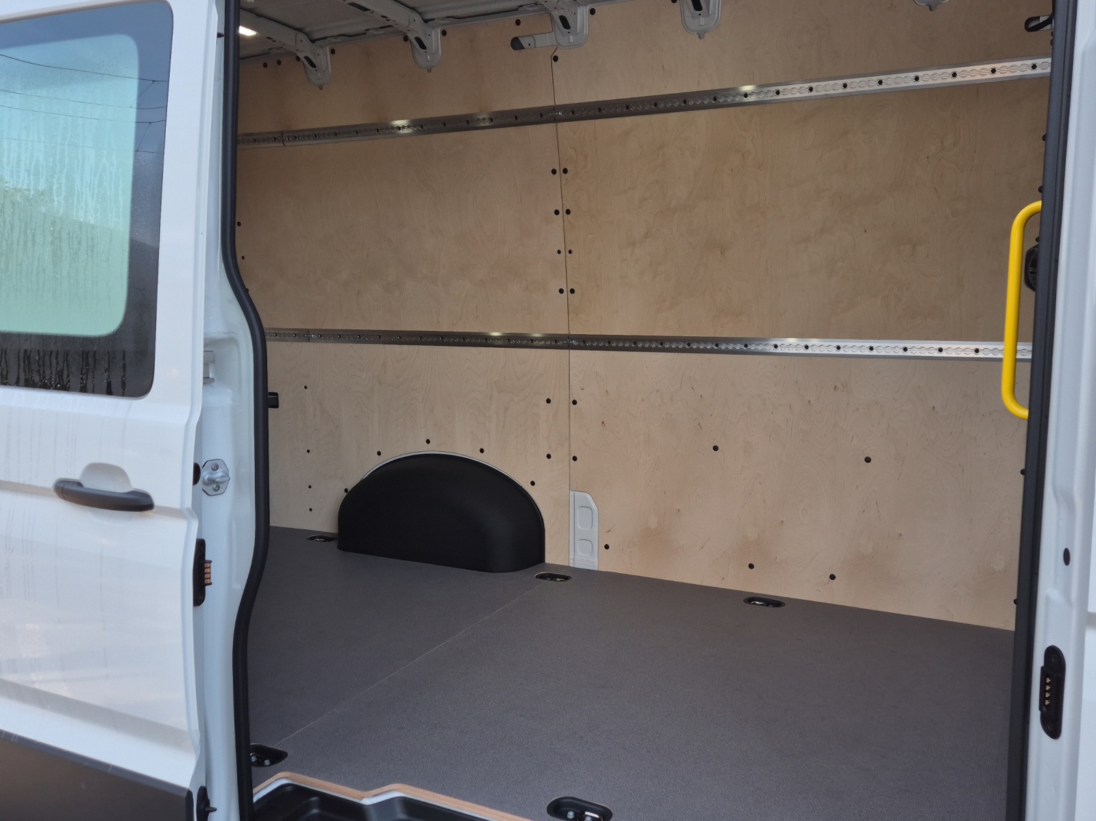 VW Crafter 35 2.0 BiTDI L3 HD A-image-11