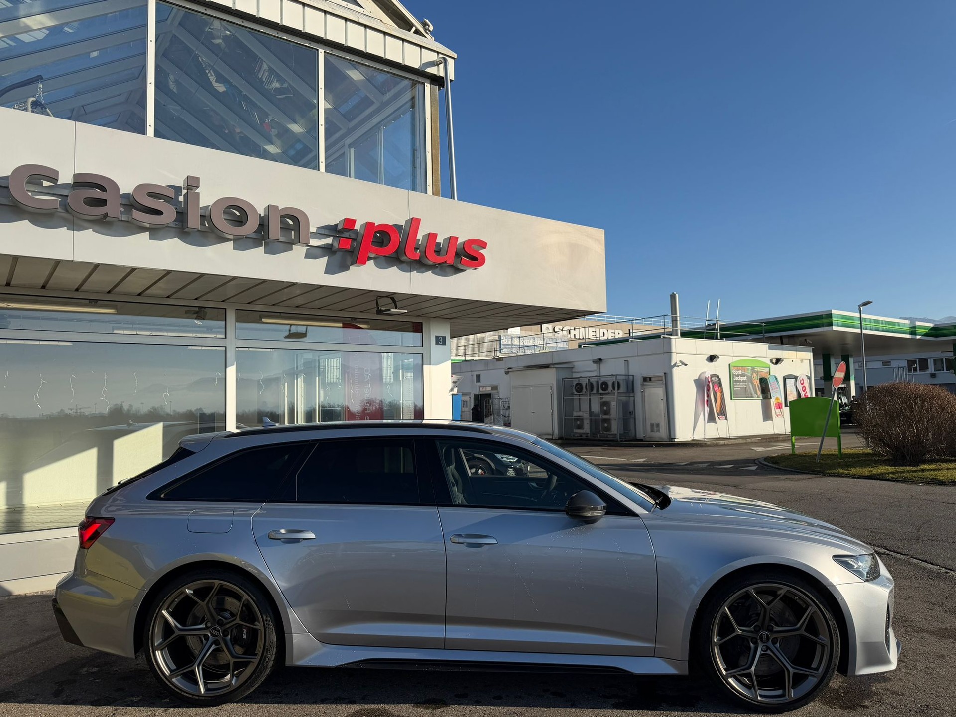 AUDI RS6 Avant 4.0 TFSI V8 Performance quattro-image-2