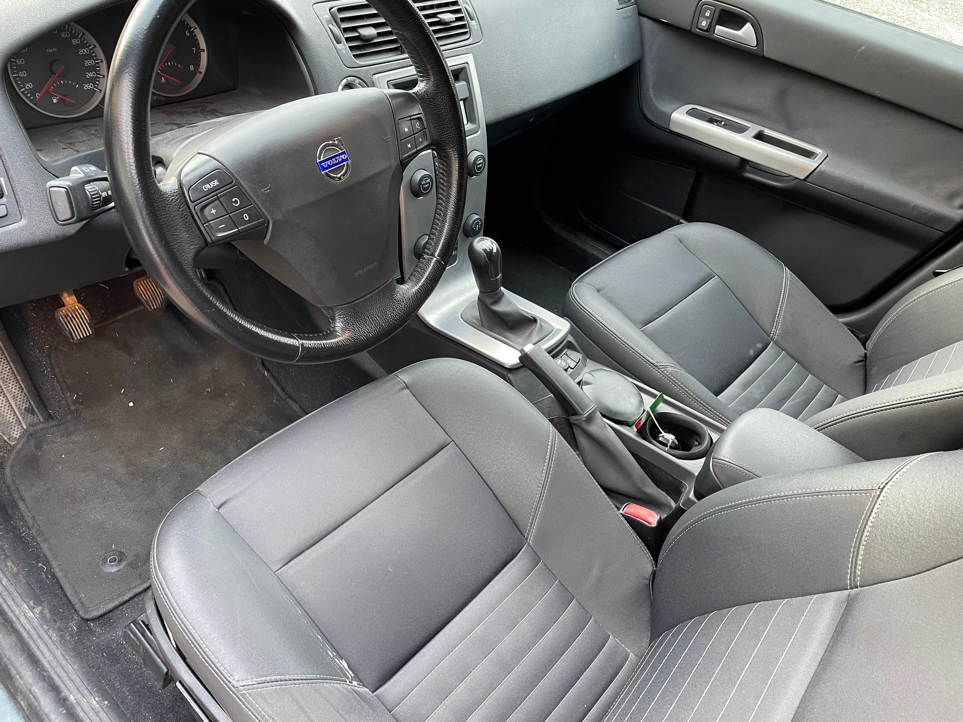 VOLVO V50 2.4-image-8