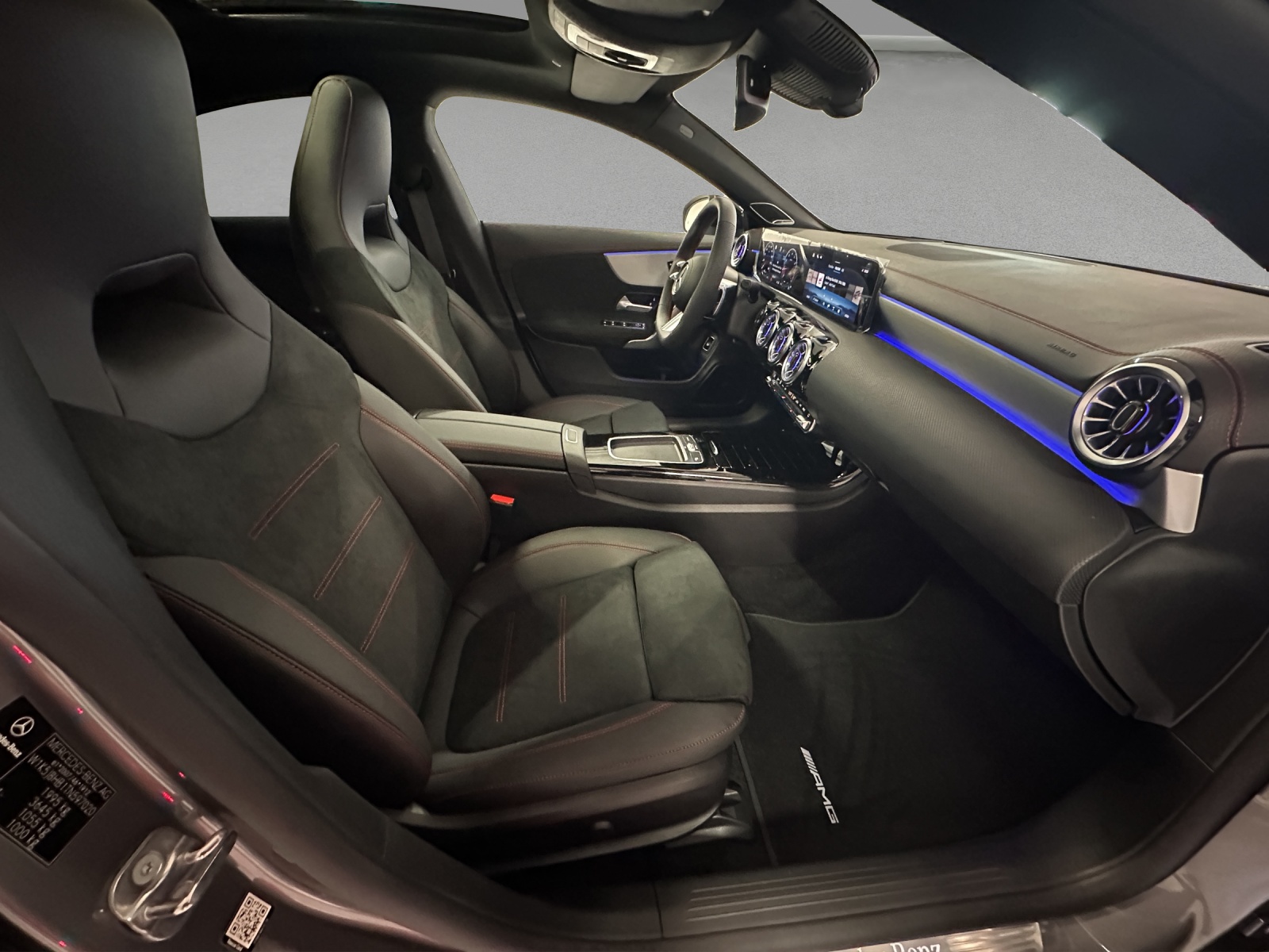 MERCEDES-BENZ CLA 200 7G-DCT-image-11