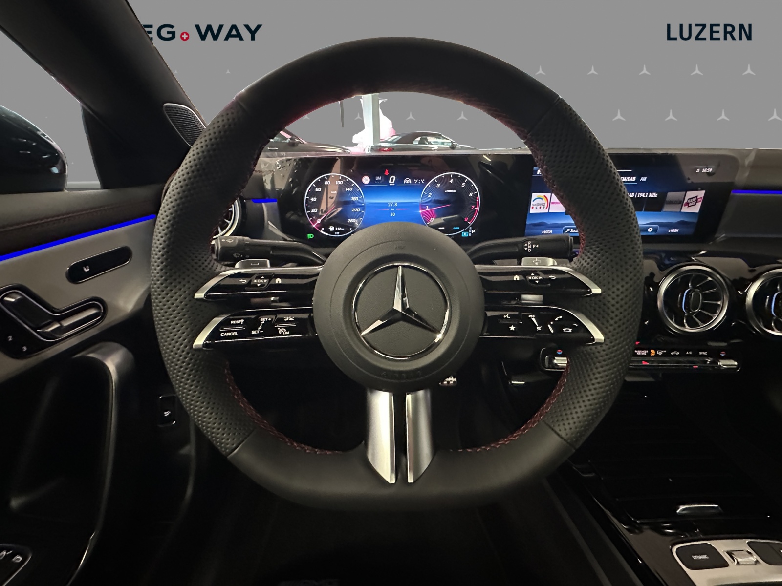 MERCEDES-BENZ CLA 200 7G-DCT-image-12