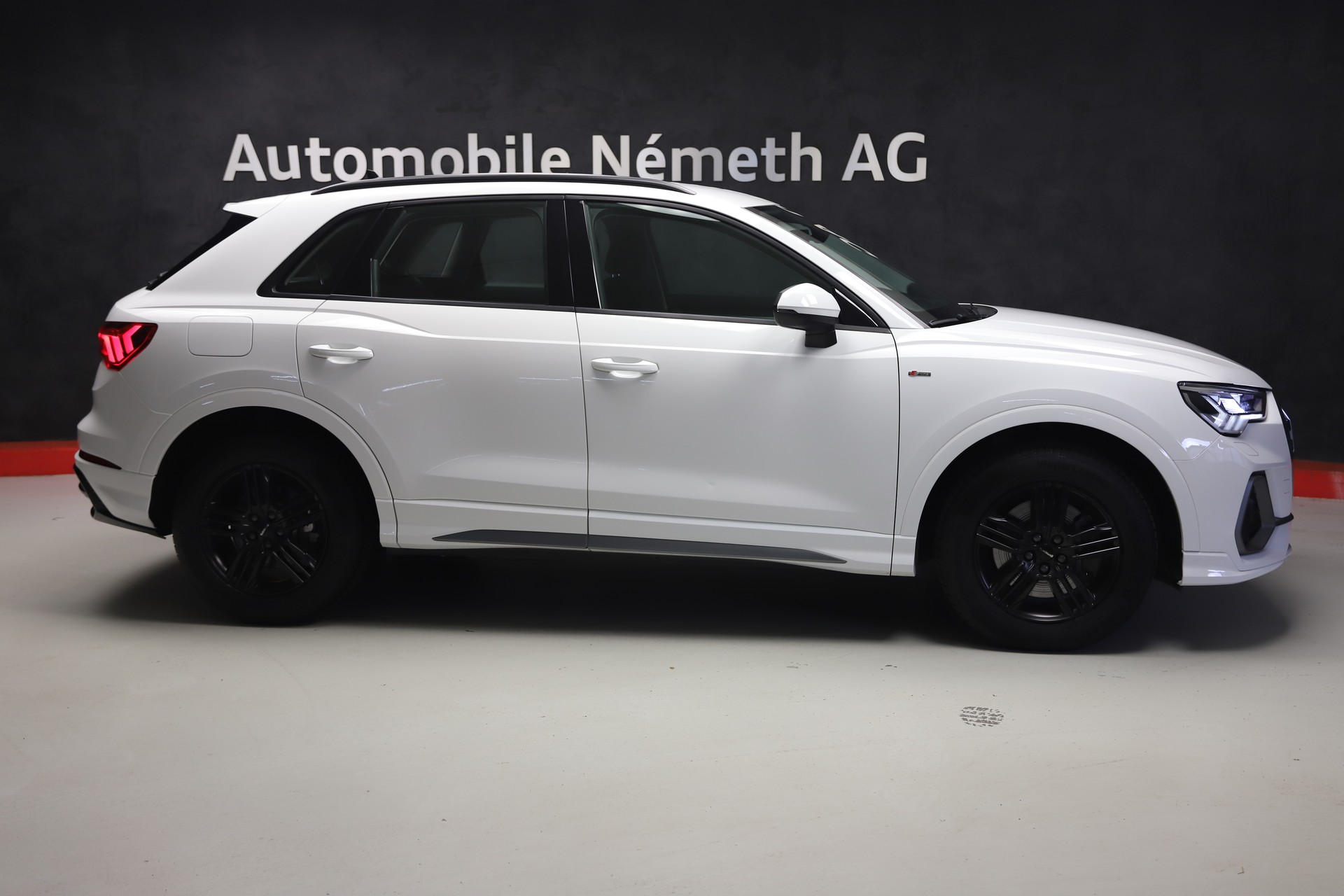 AUDI Q3 40 TFSI S line quattro S-tronic-showroom-element-2