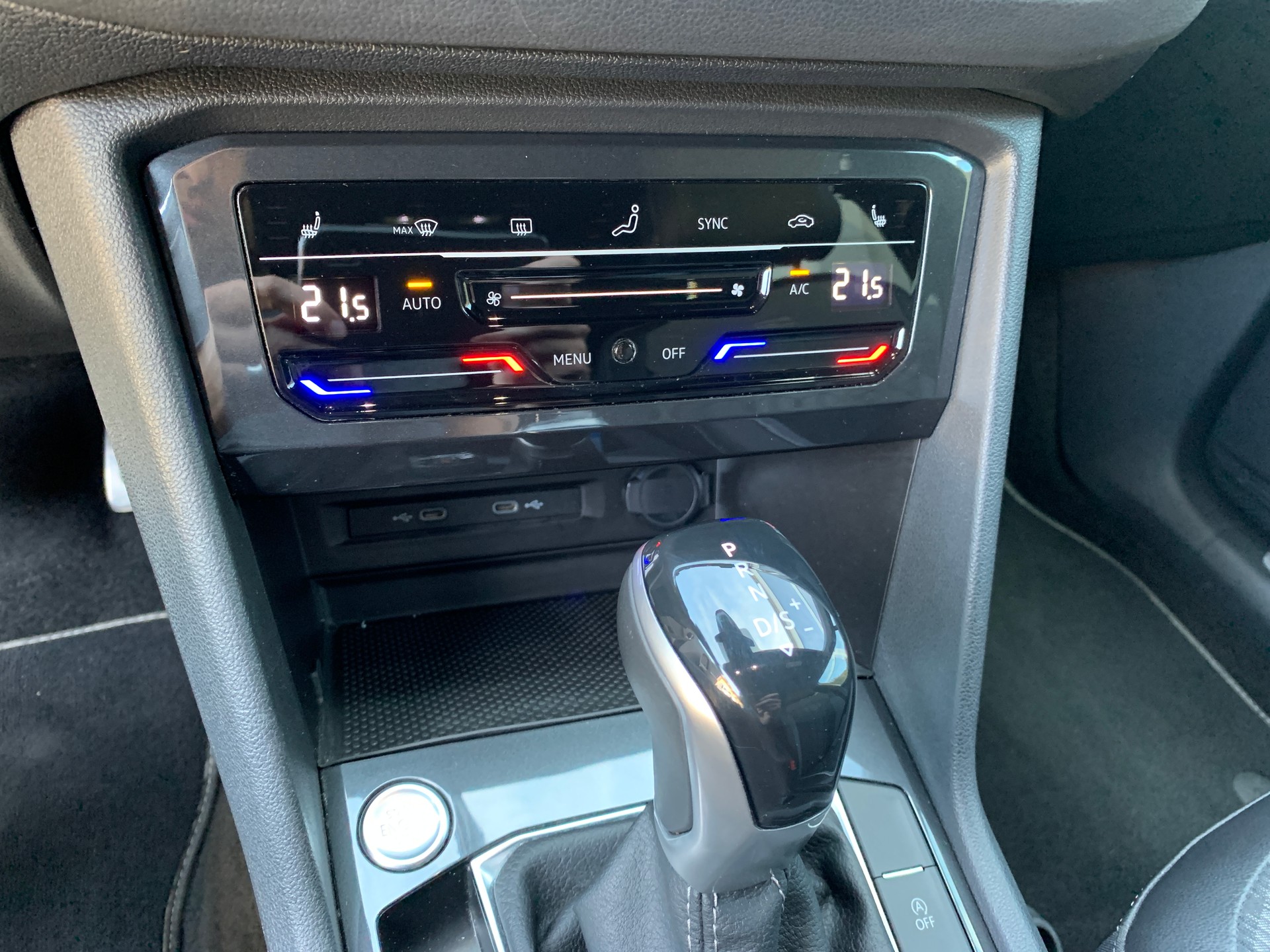 VW Tiguan 2.0 TDI SCR Selection 4Motion DSG-image-13