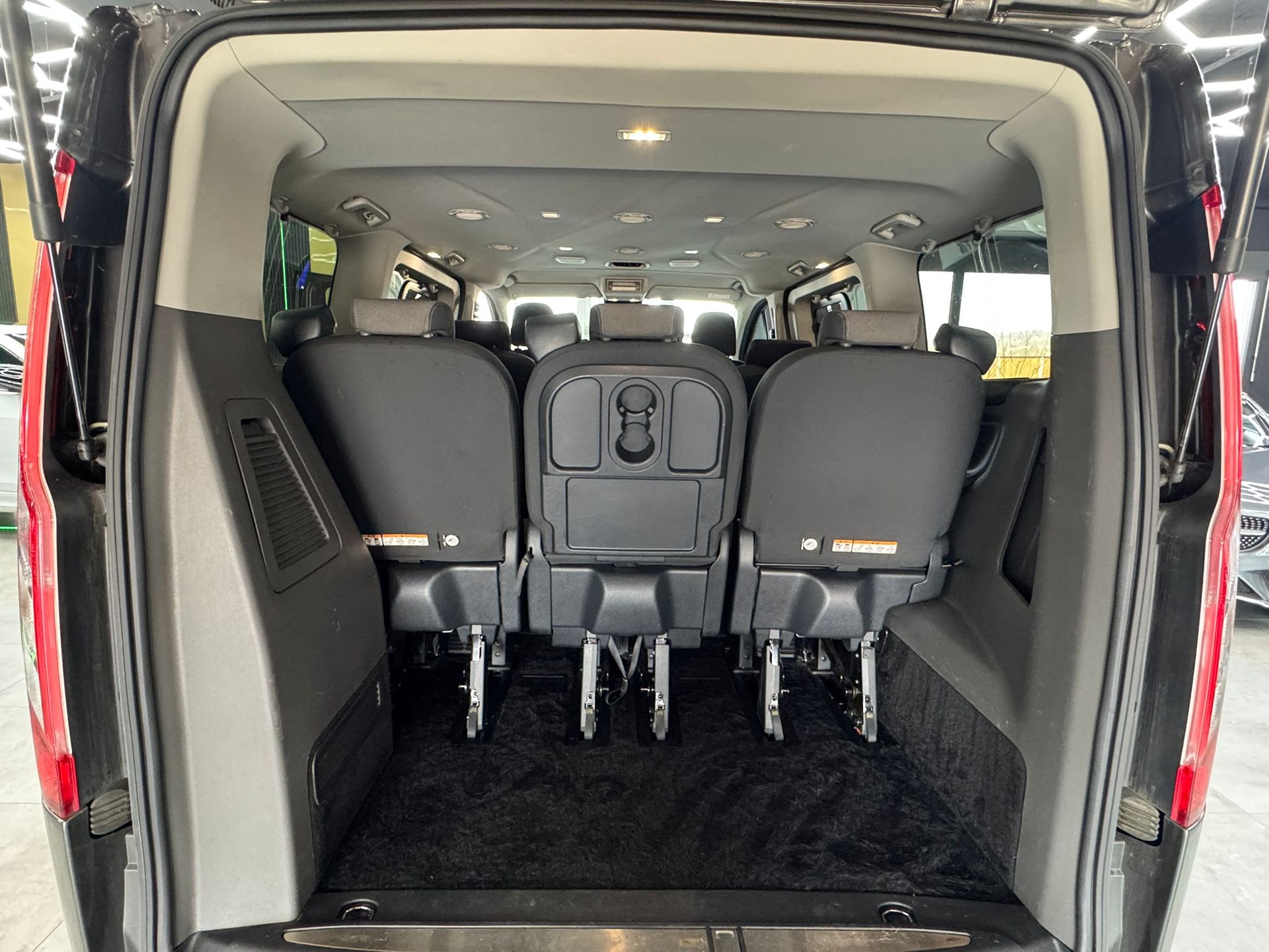 FORD Tourneo Custom 320 L1H1 Titanium PHEV-image-16