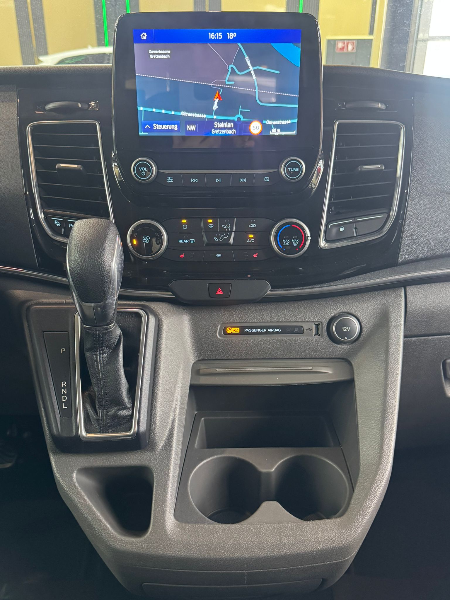 FORD Tourneo Custom 320 L1H1 Titanium PHEV-image-17