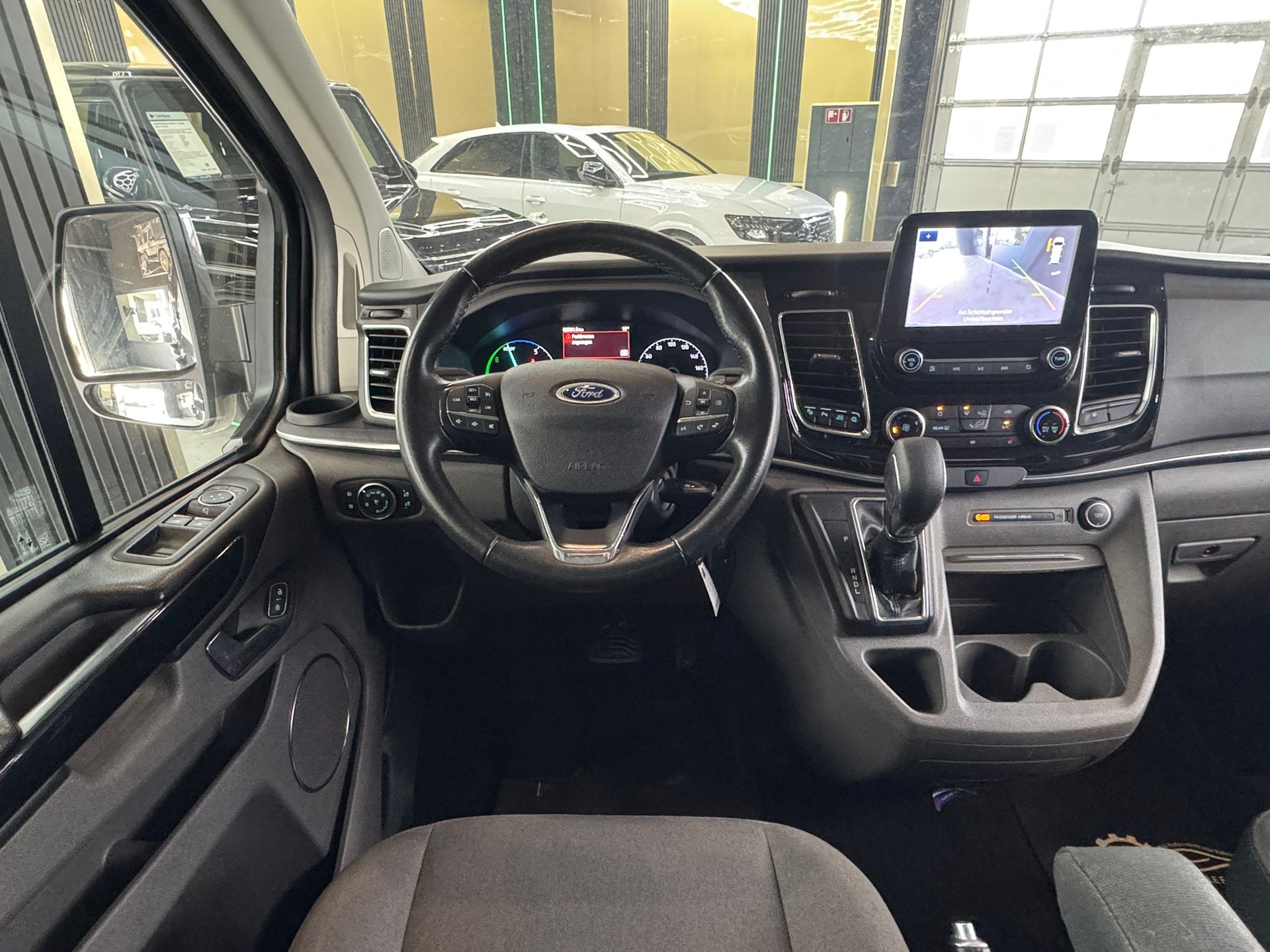 FORD Tourneo Custom 320 L1H1 Titanium PHEV-image-13