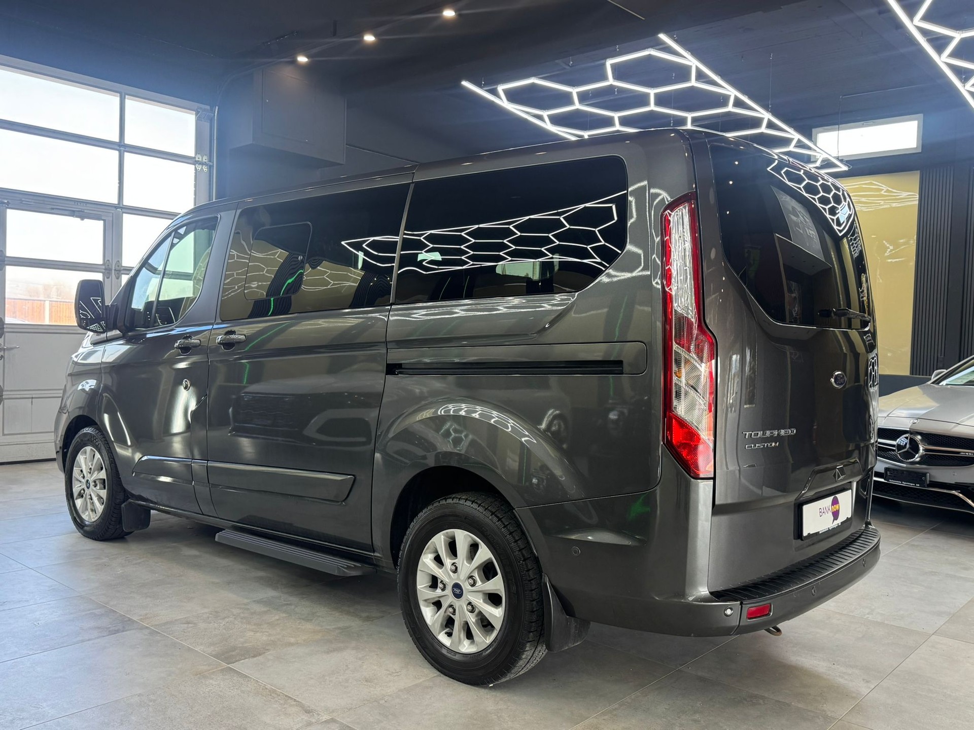 FORD Tourneo Custom 320 L1H1 Titanium PHEV-image-6
