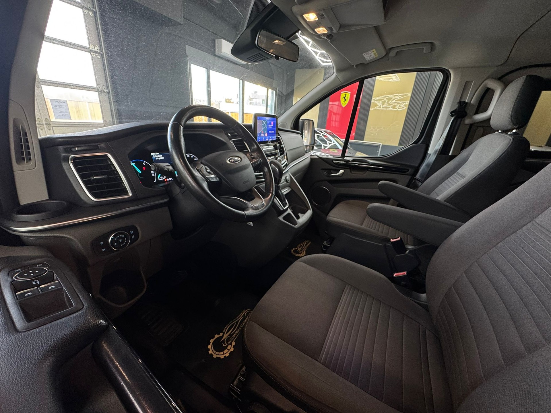 FORD Tourneo Custom 320 L1H1 Titanium PHEV-image-8