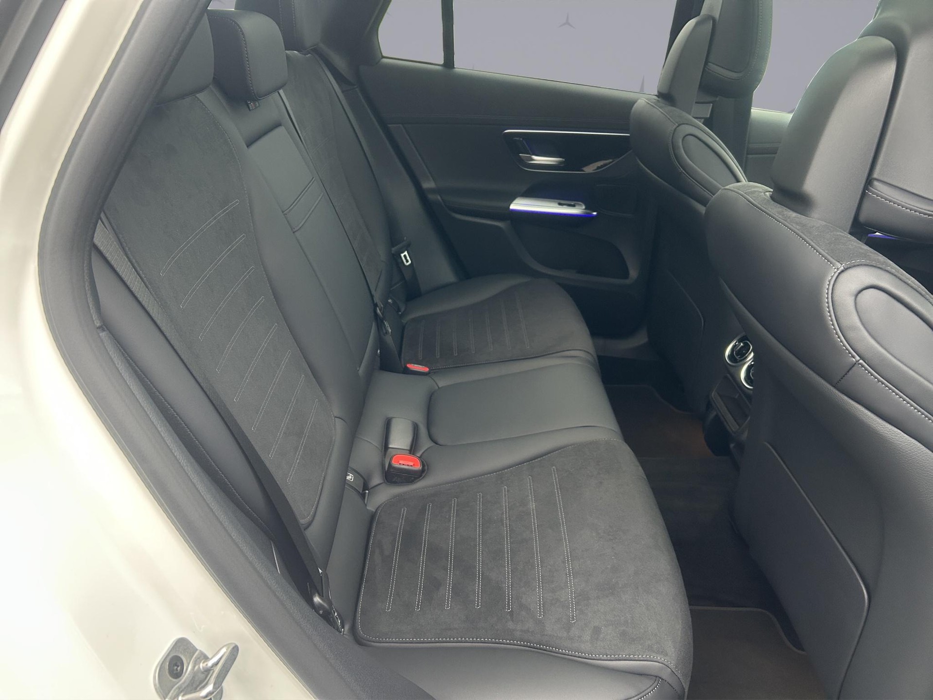 MERCEDES-BENZ GLC 220 d AMG Line 4matic-image-15