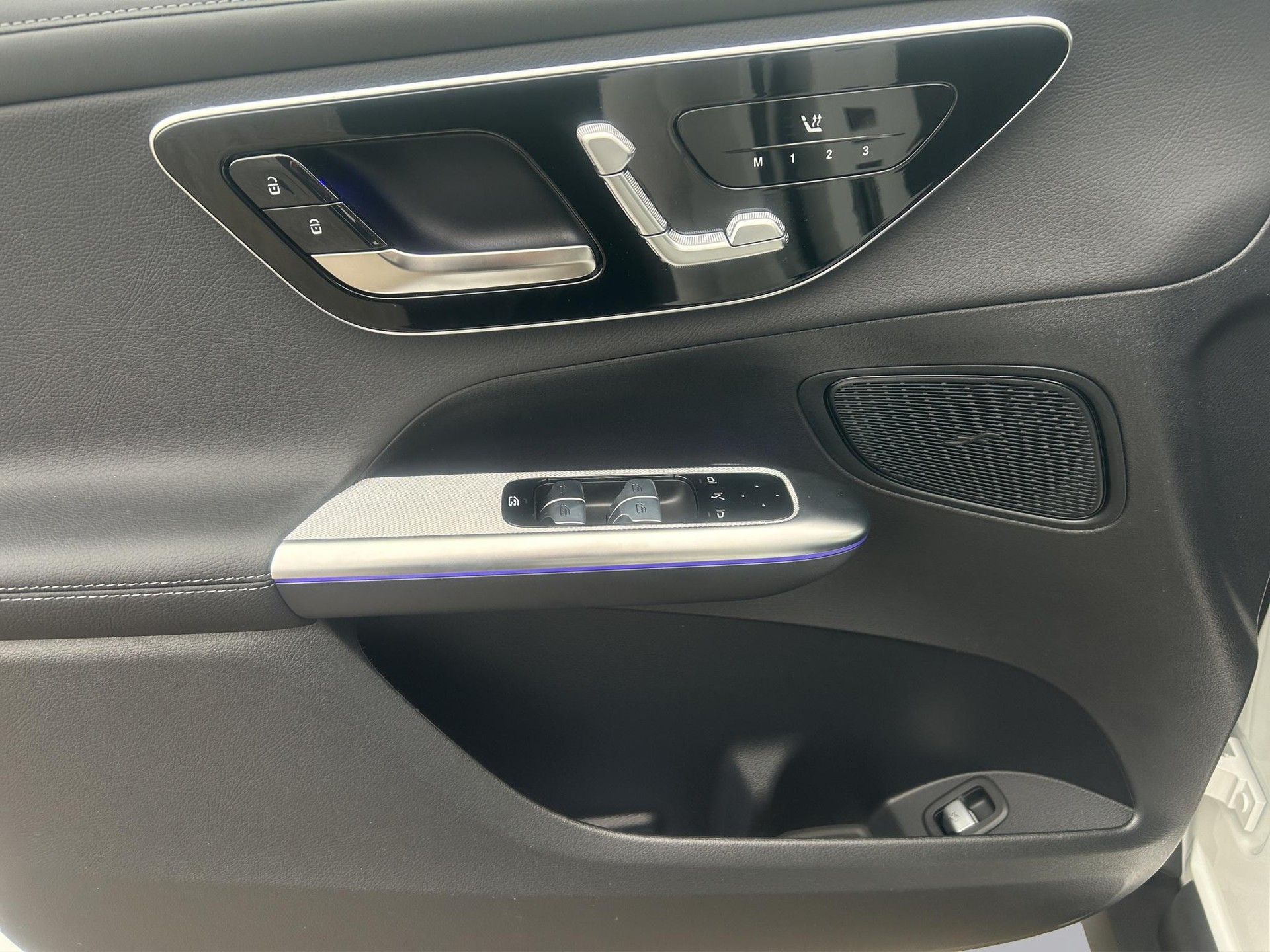 MERCEDES-BENZ GLC 220 d AMG Line 4matic-image-13