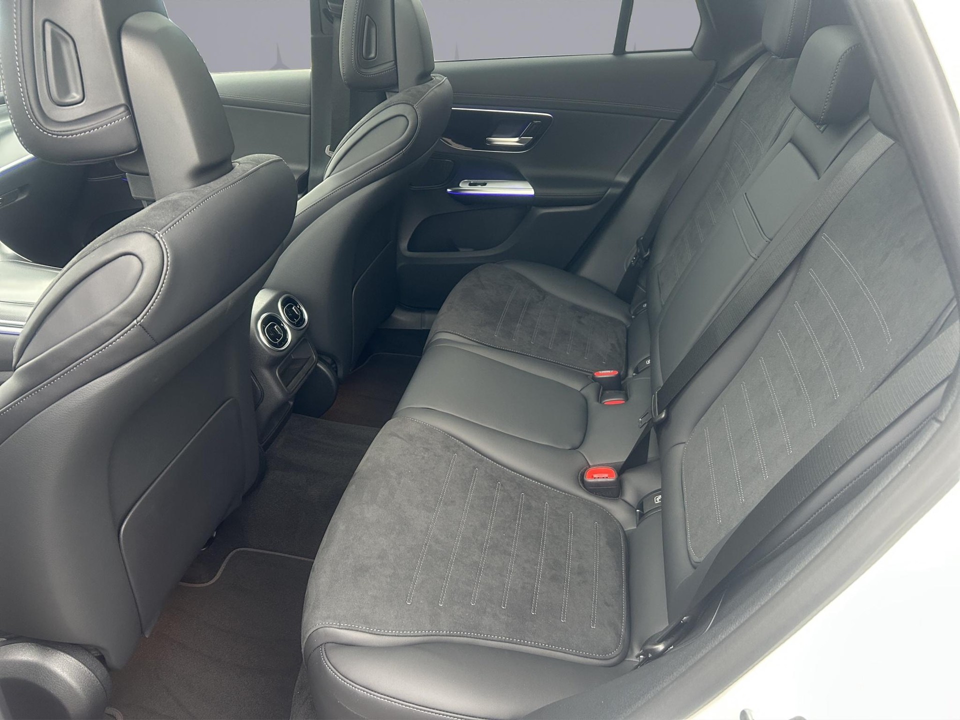 MERCEDES-BENZ GLC 220 d AMG Line 4matic-image-9