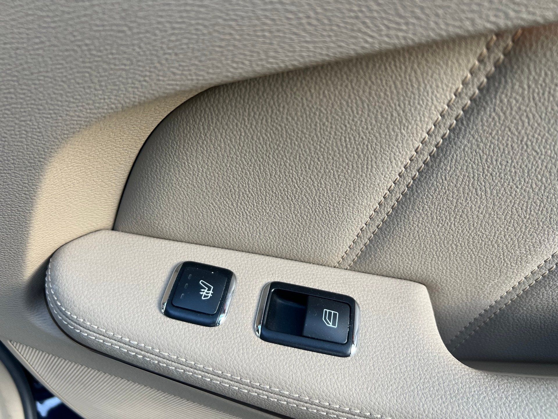 MERCEDES-BENZ E 500 Elégance 4Matic 7G-Tronic-image-11
