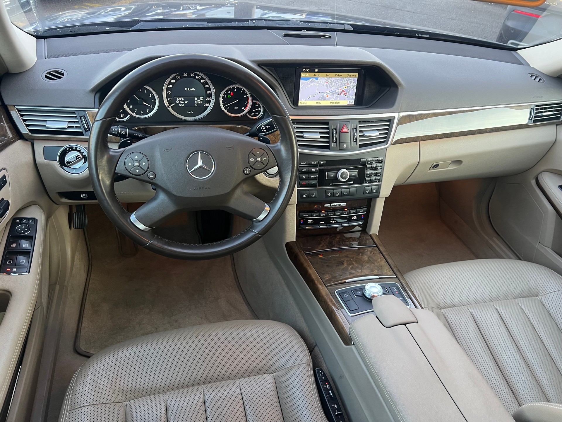 MERCEDES-BENZ E 500 Elégance 4Matic 7G-Tronic-image-8