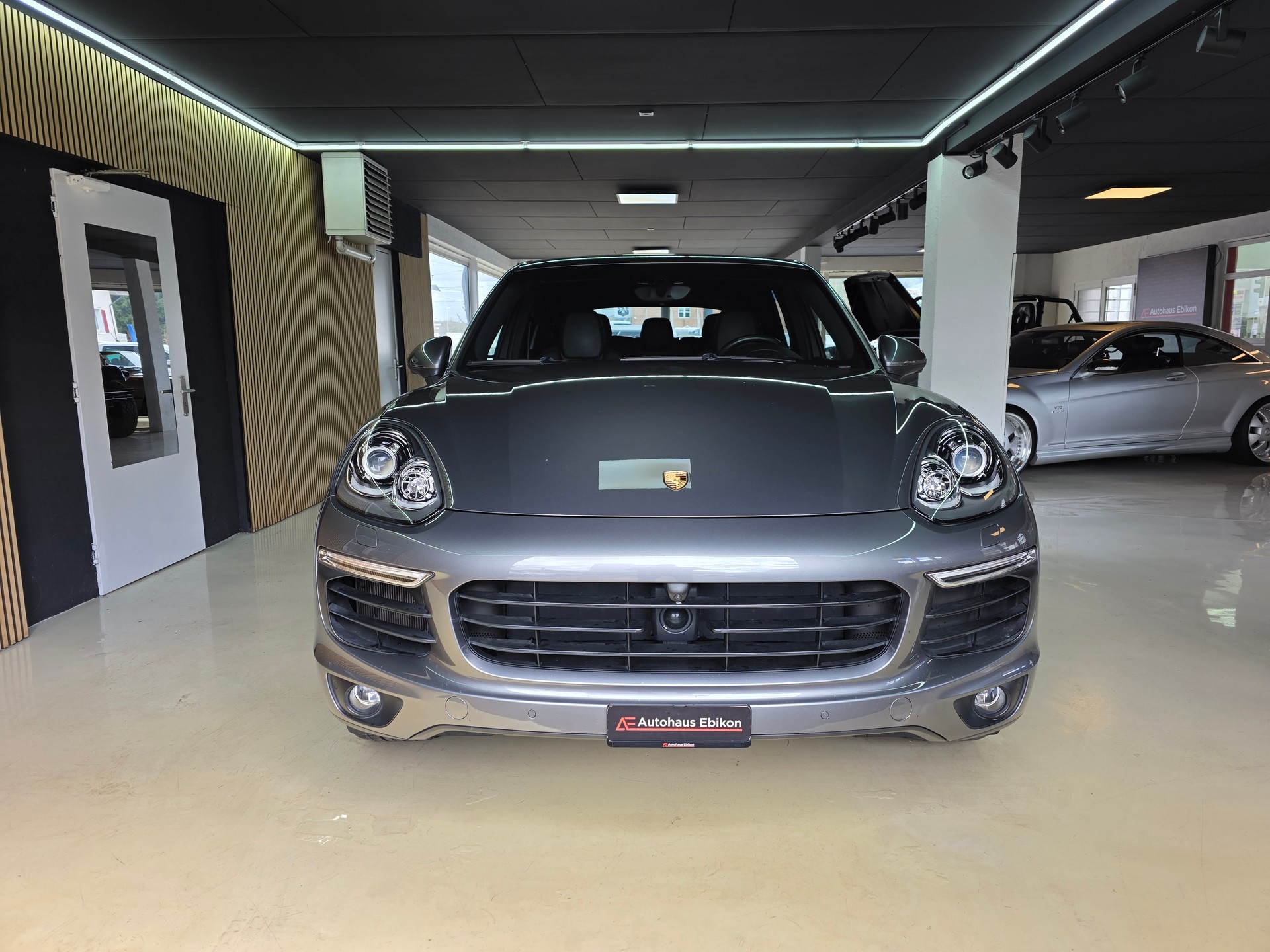 PORSCHE Cayenne S E-Hybrid-image-1