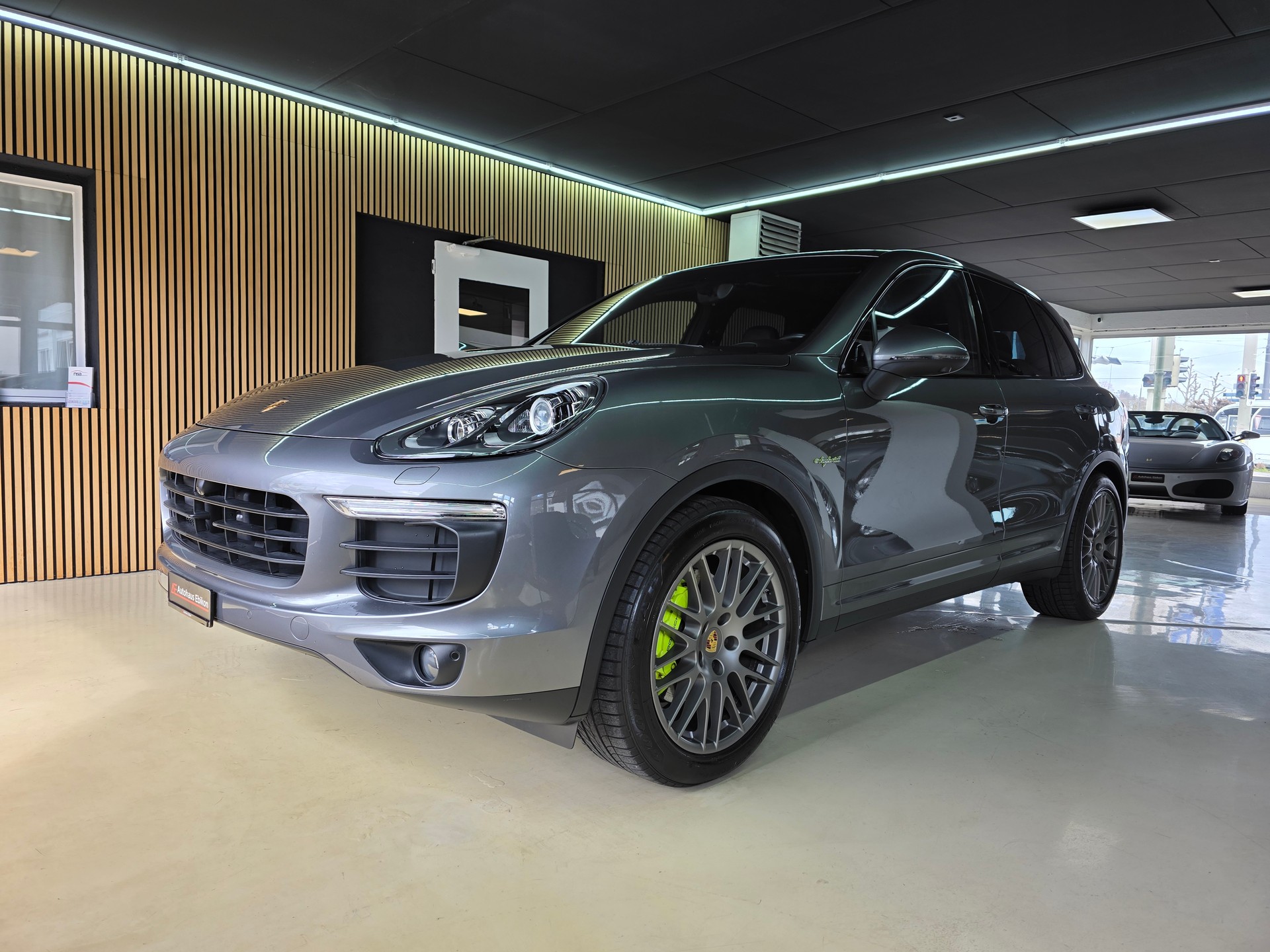PORSCHE Cayenne S E-Hybrid-image-2