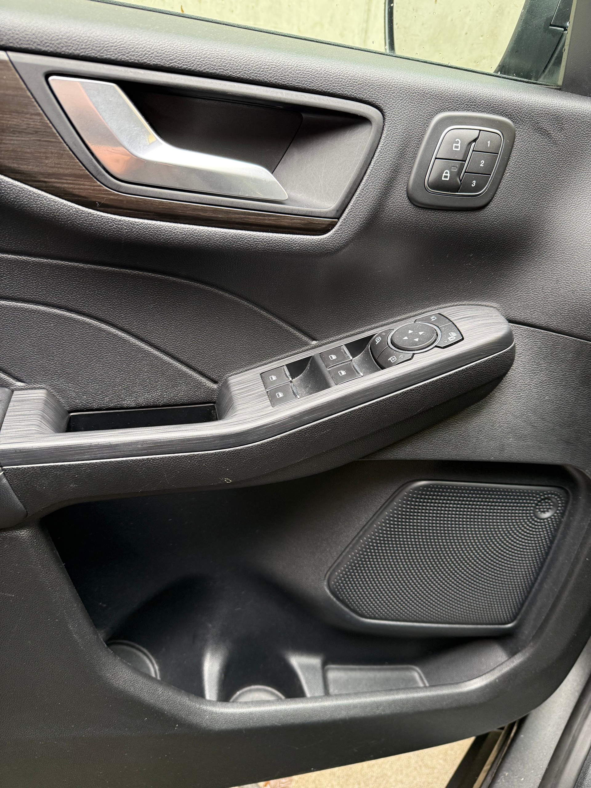 FORD Kuga 2.5 PHEV Vignale 2WD-image-9