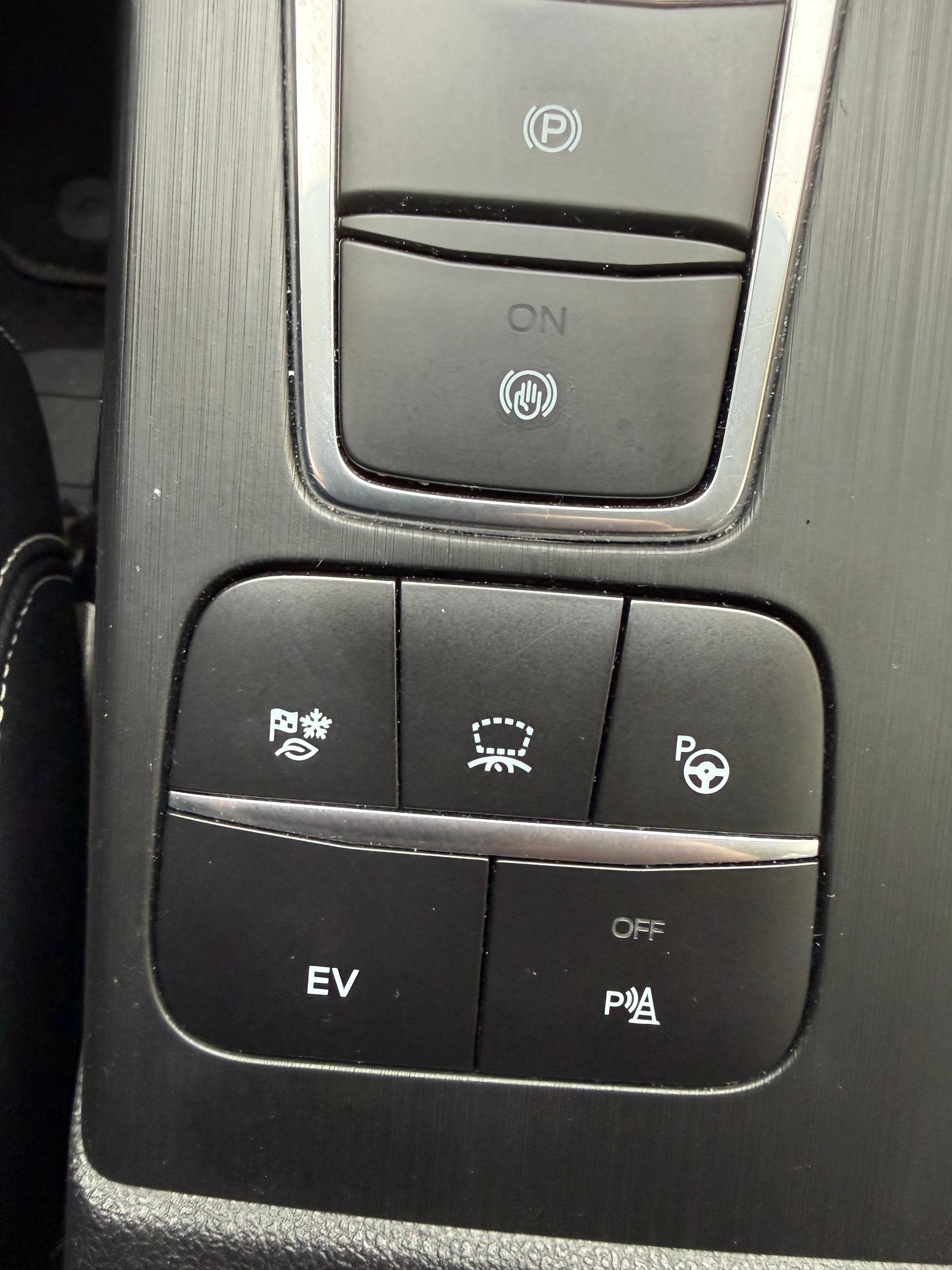 FORD Kuga 2.5 PHEV Vignale 2WD-image-11