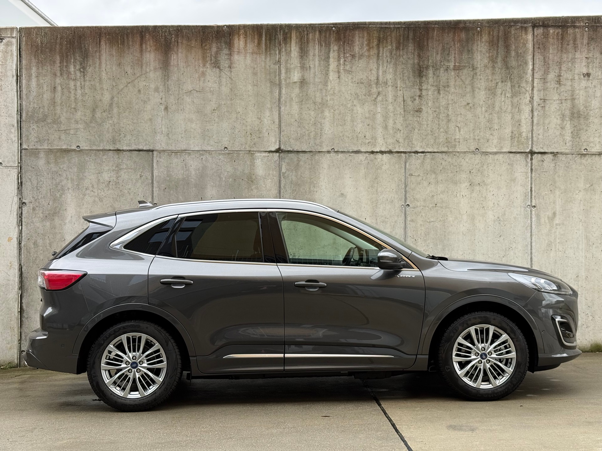 FORD Kuga 2.5 PHEV Vignale 2WD-image-5