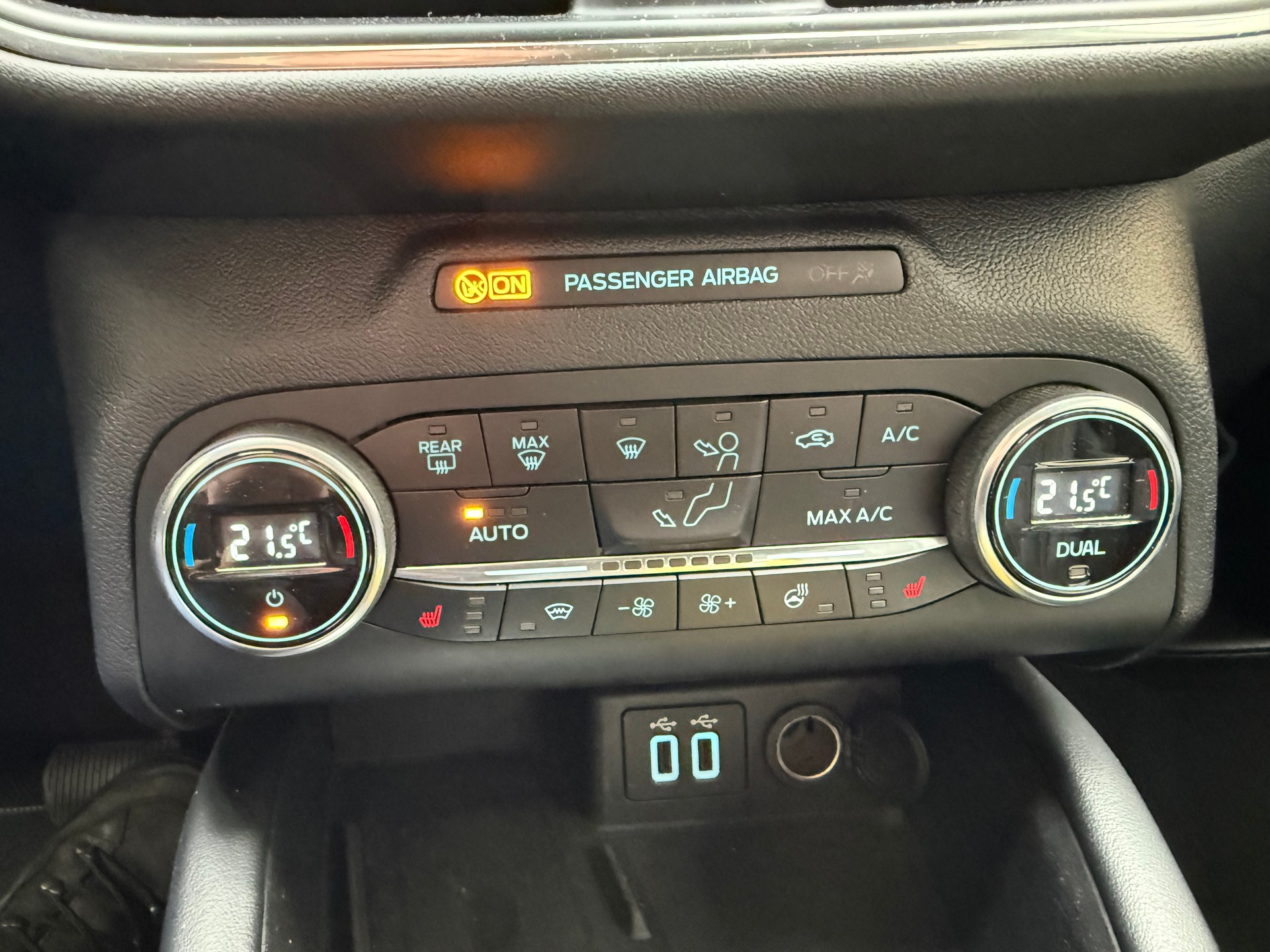 FORD Kuga 2.5 PHEV Vignale 2WD-image-12
