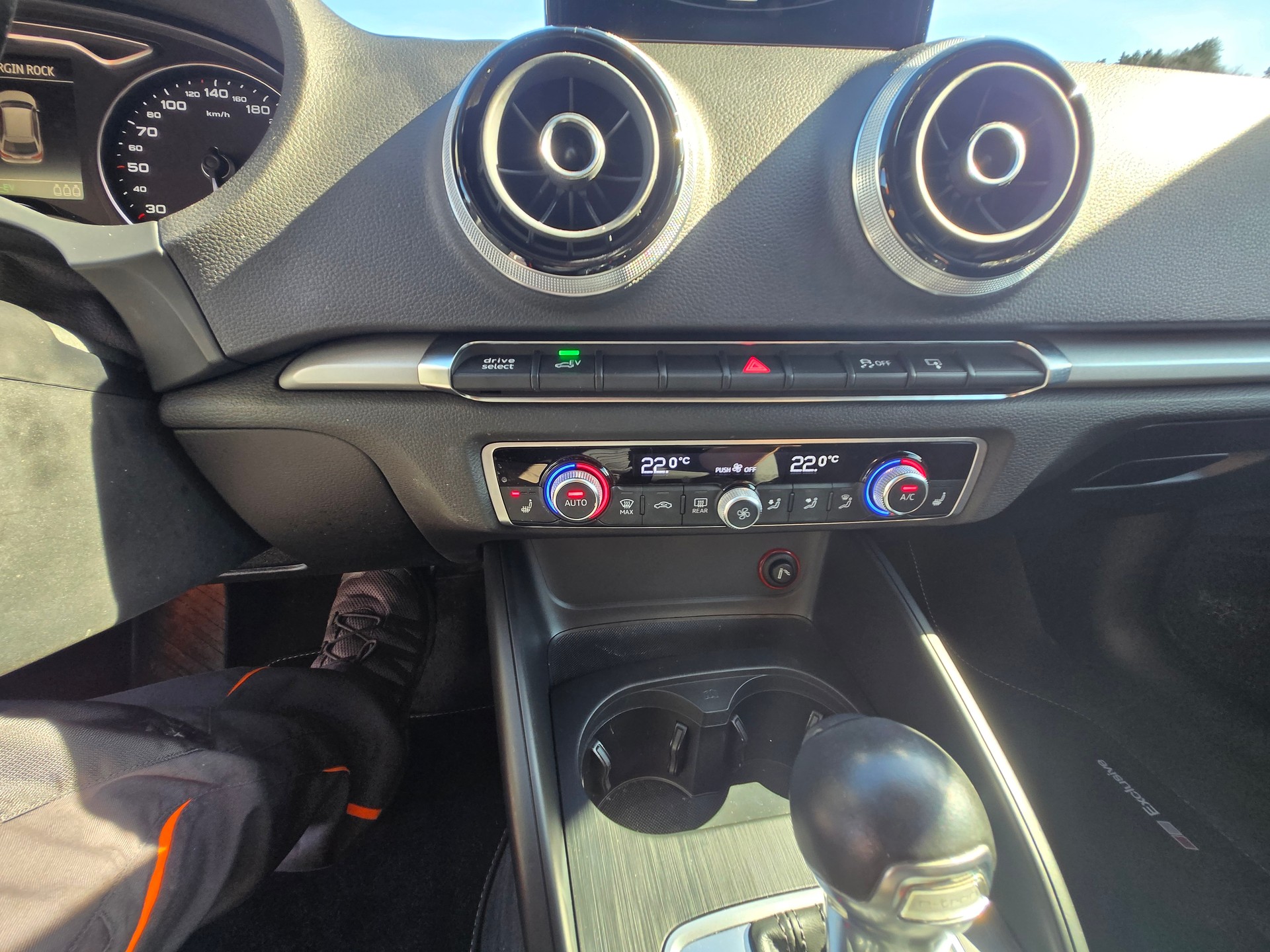 AUDI A3 Sportback 1.4 e-tron Ambition S-tronic-image-13