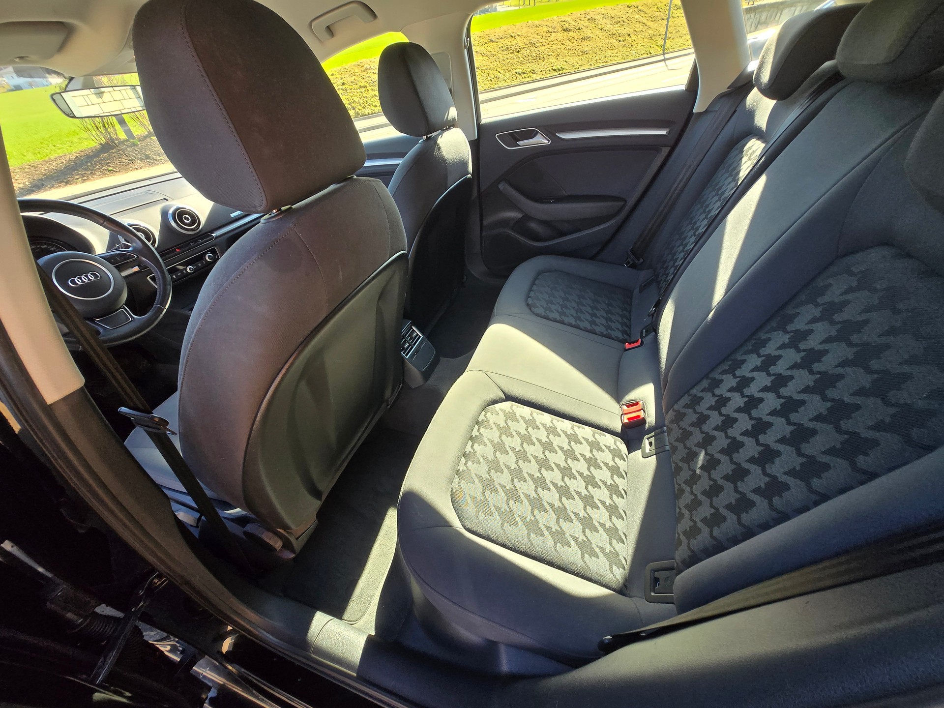 AUDI A3 Sportback 1.4 e-tron Ambition S-tronic-image-9