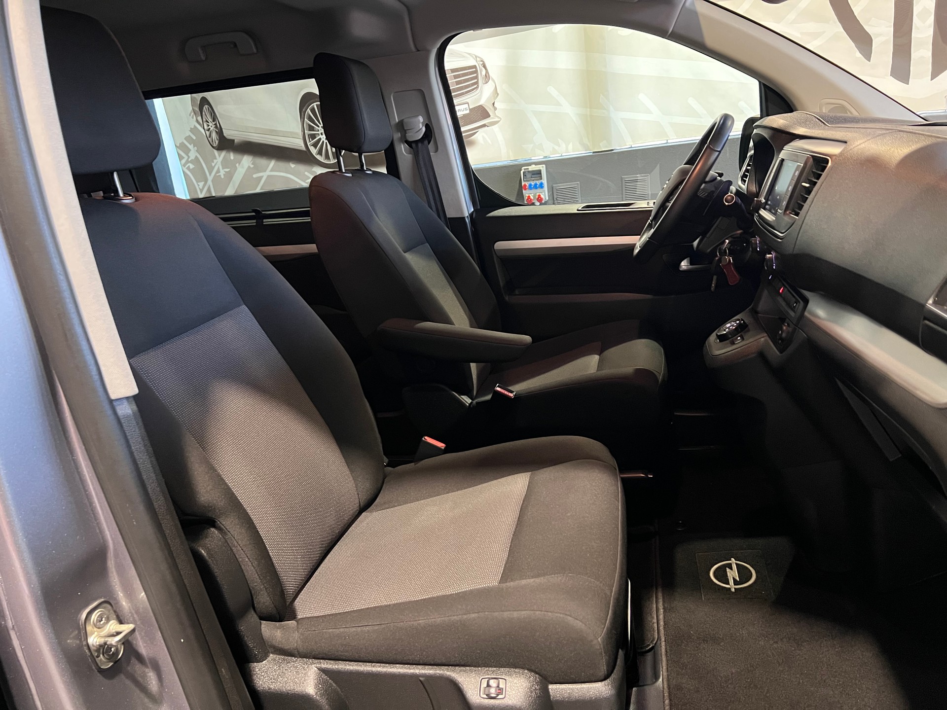 OPEL Zafira Life 2.0 CDTI Business Edition M Automatik-image-13