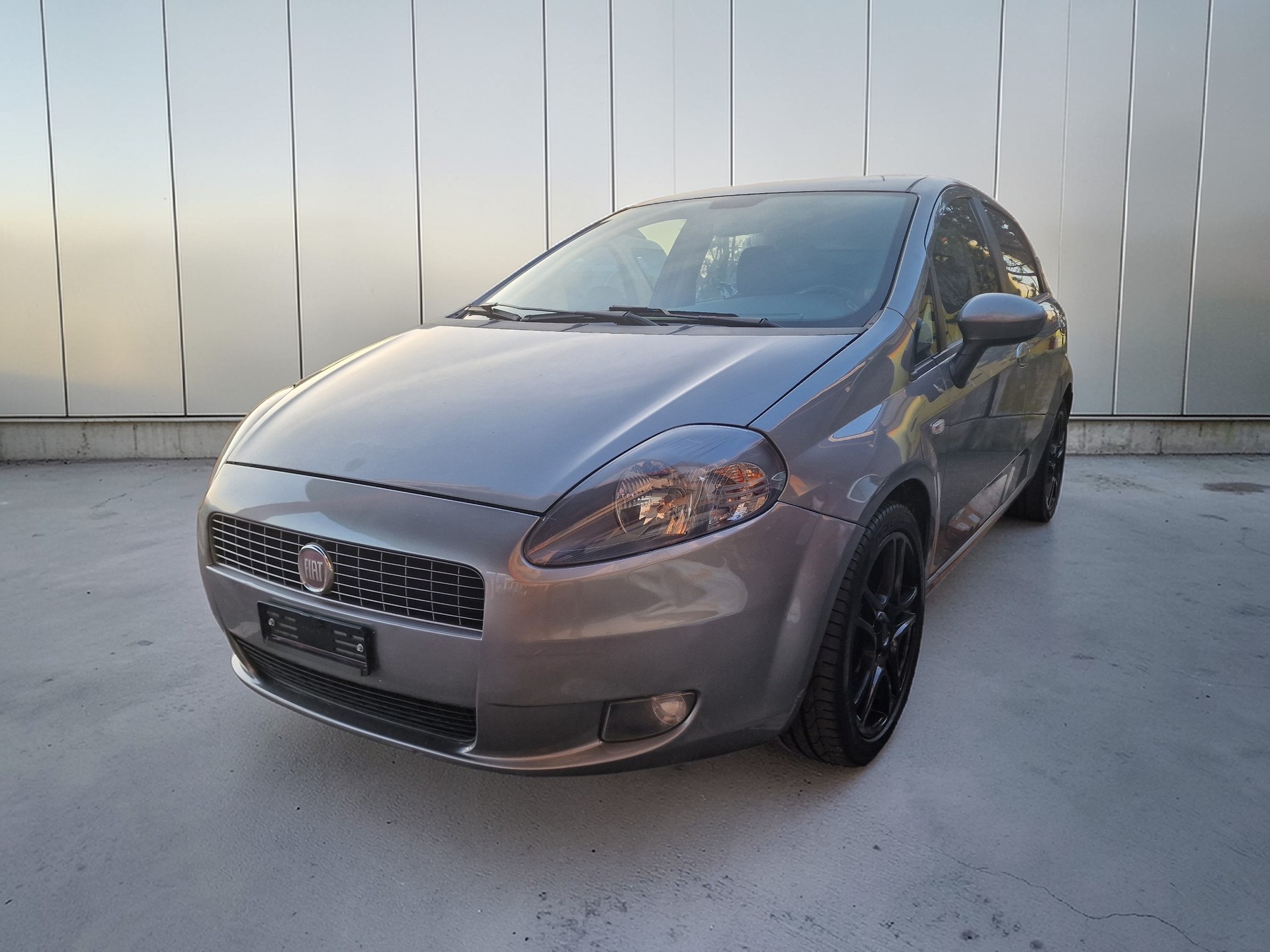FIAT Punto 1.4 Genius 12Mt Gara 8x Bereift MFK Neu-image-1