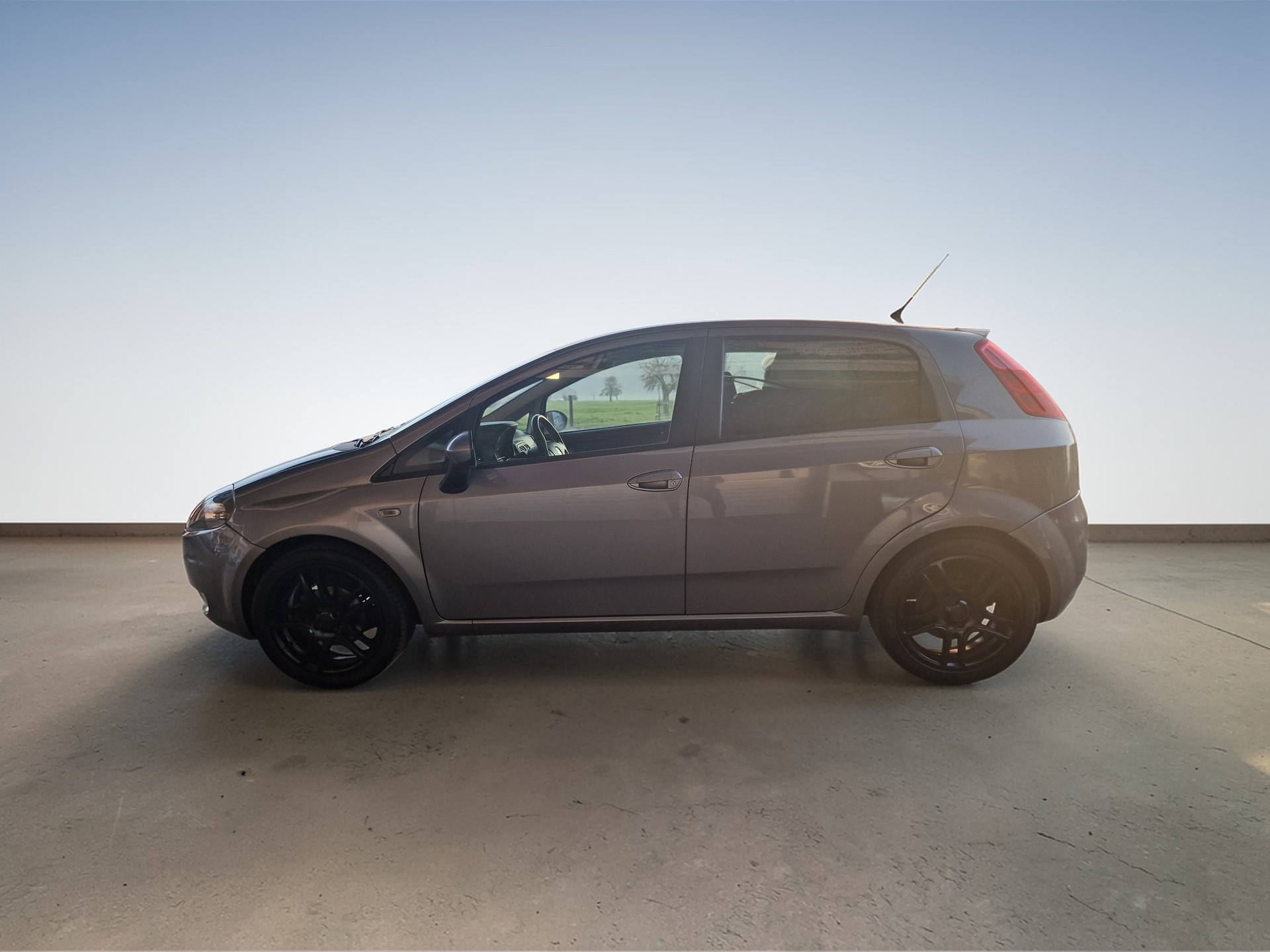 FIAT Punto 1.4 Genius 12Mt Gara 8x Bereift MFK Neu-image-2