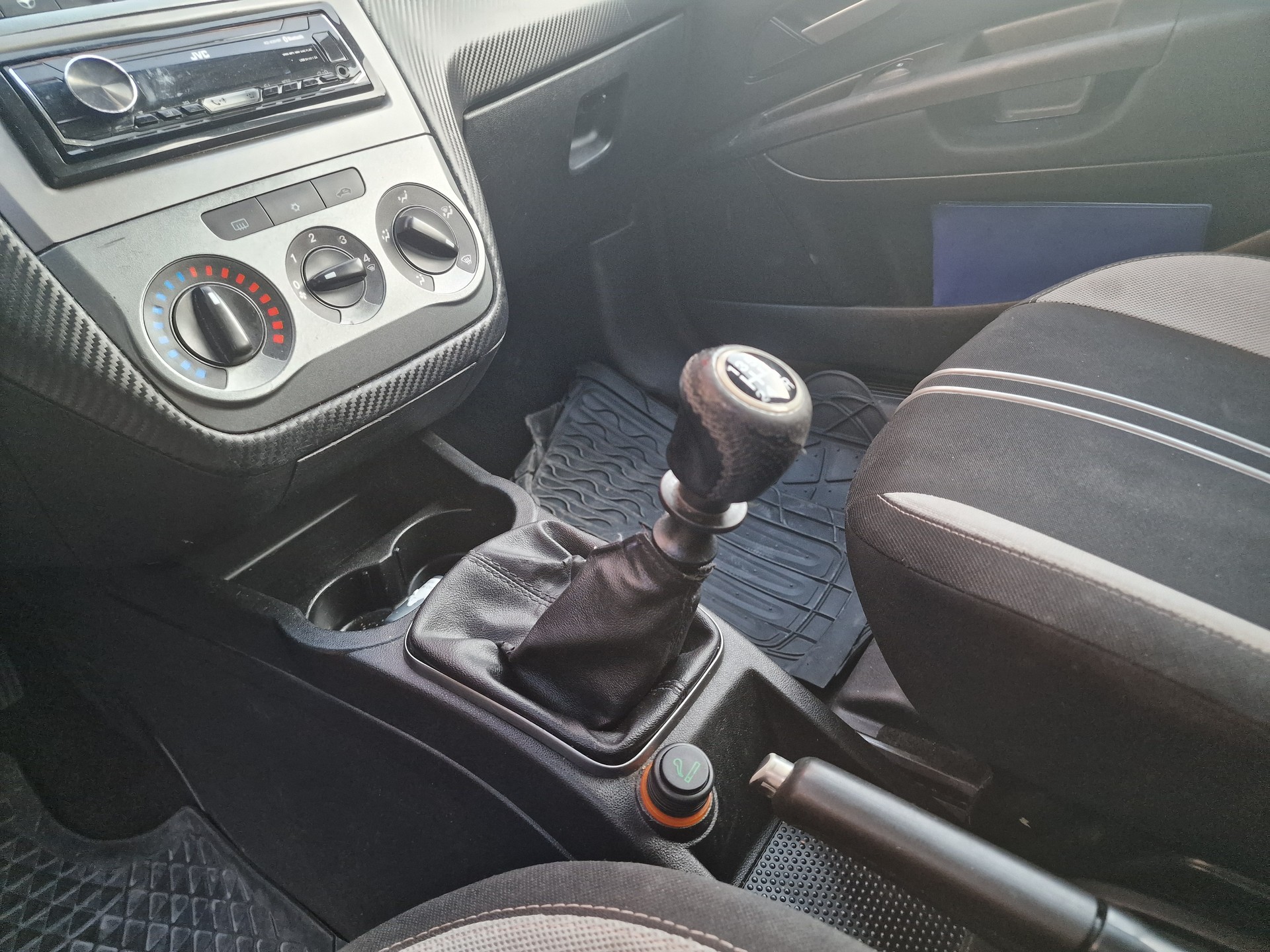 FIAT Punto 1.4 Genius 12Mt Gara 8x Bereift MFK Neu-image-6