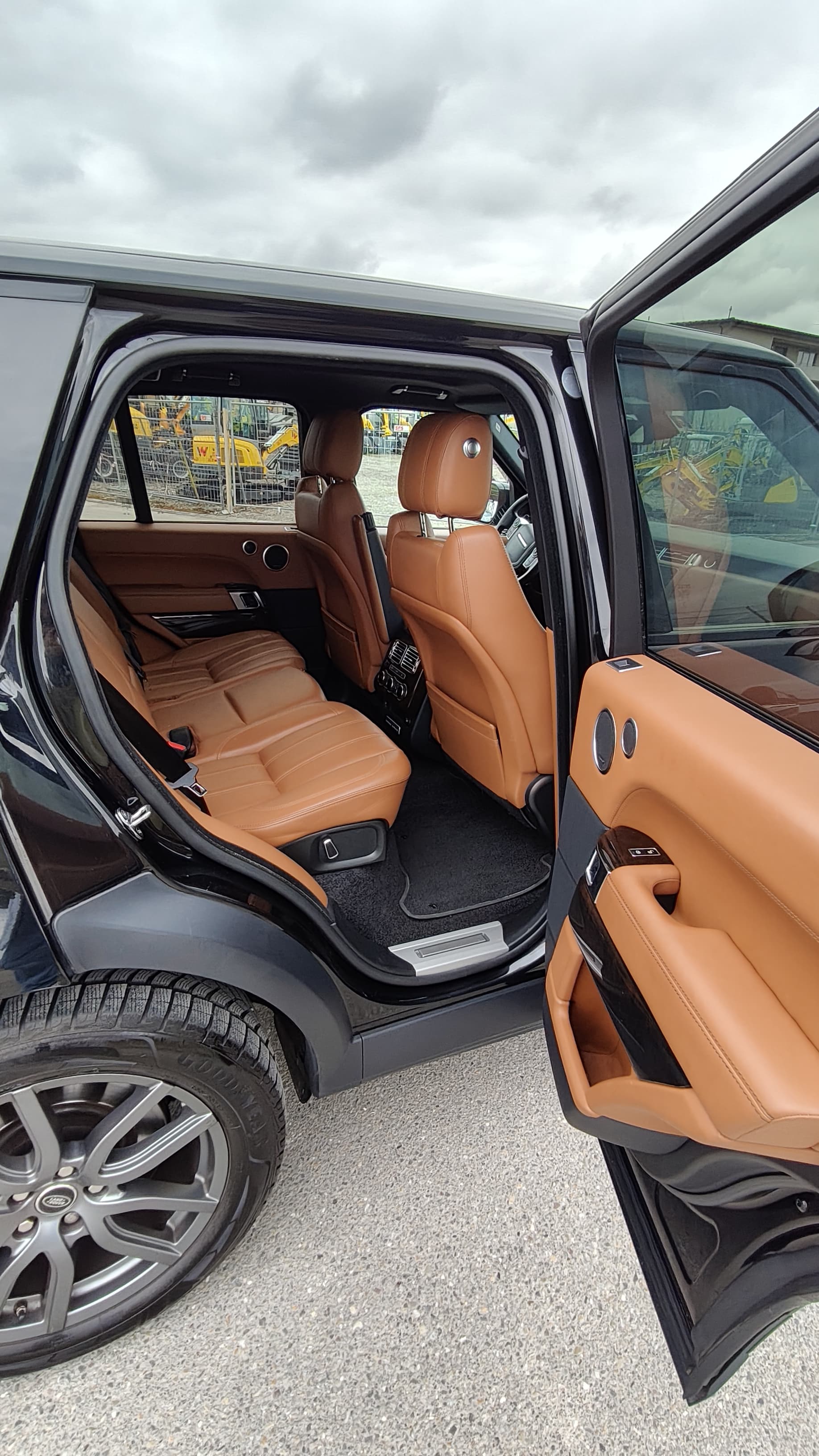 LAND ROVER Range Rover 3.0 TDV6 Vogue Automatic-image-2
