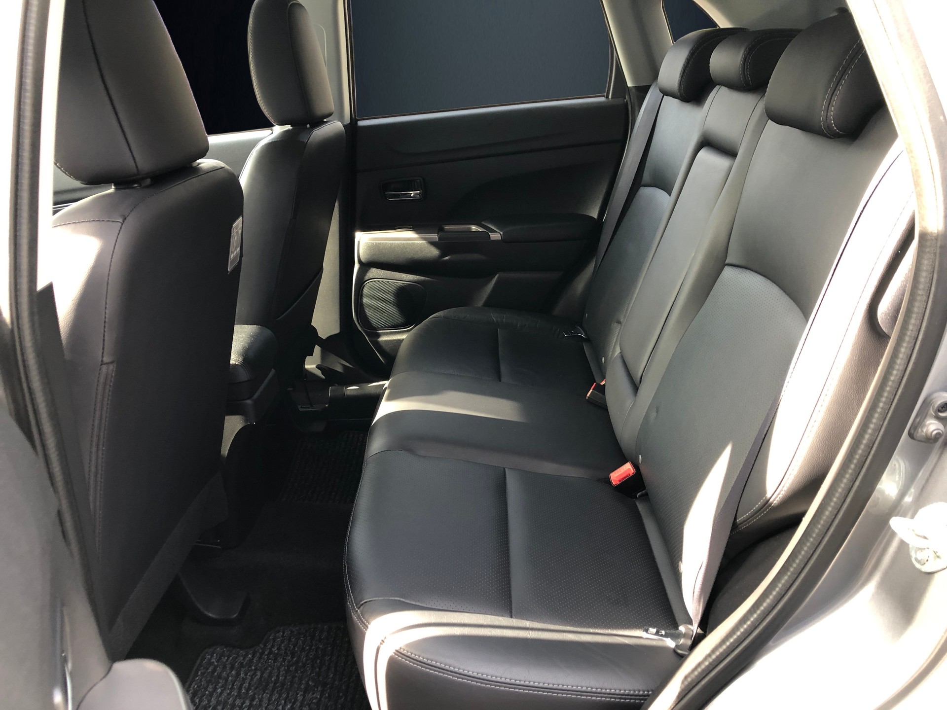 MITSUBISHI ASX 2.0 Diamond 4WD Automat-image-5