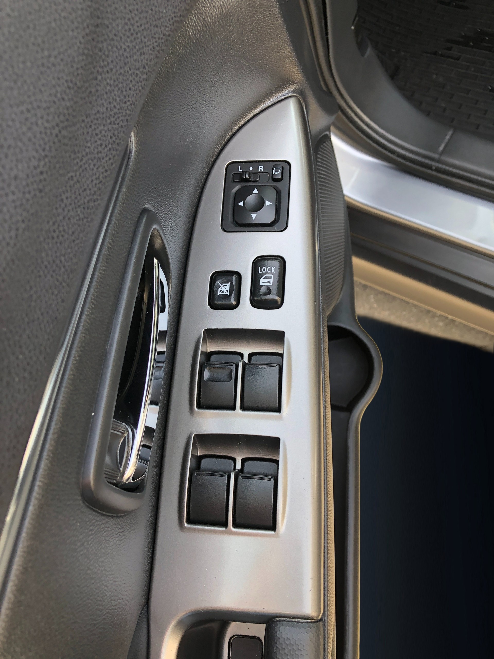 MITSUBISHI ASX 2.0 Diamond 4WD Automat-image-8