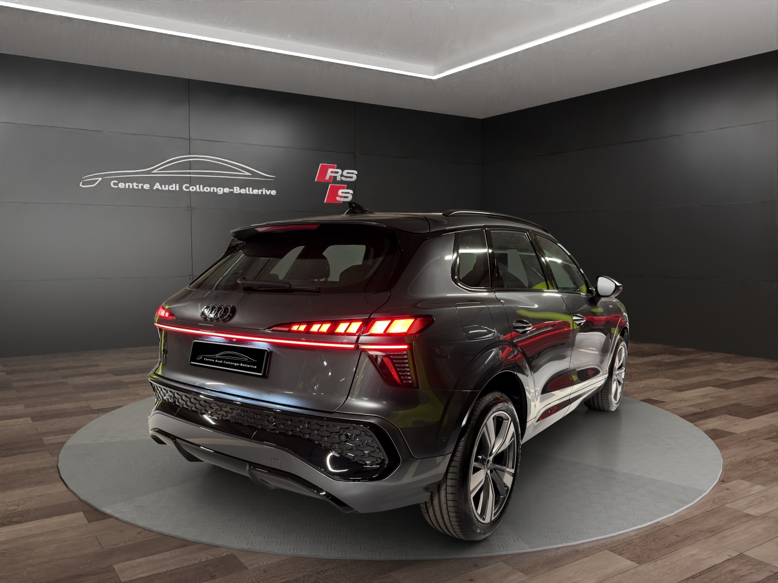 AUDI Q3 SUV 110 kW TFSI S tronic-image-5