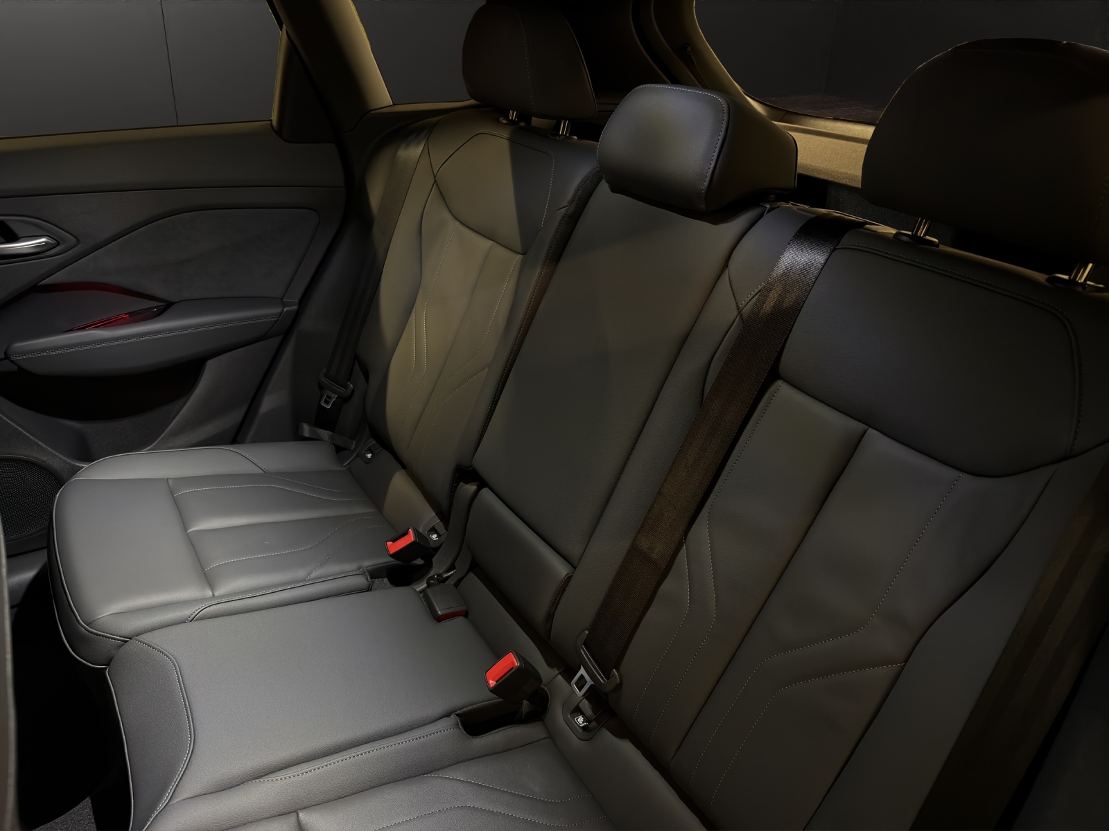 AUDI Q3 SUV 110 kW TFSI S tronic-image-10