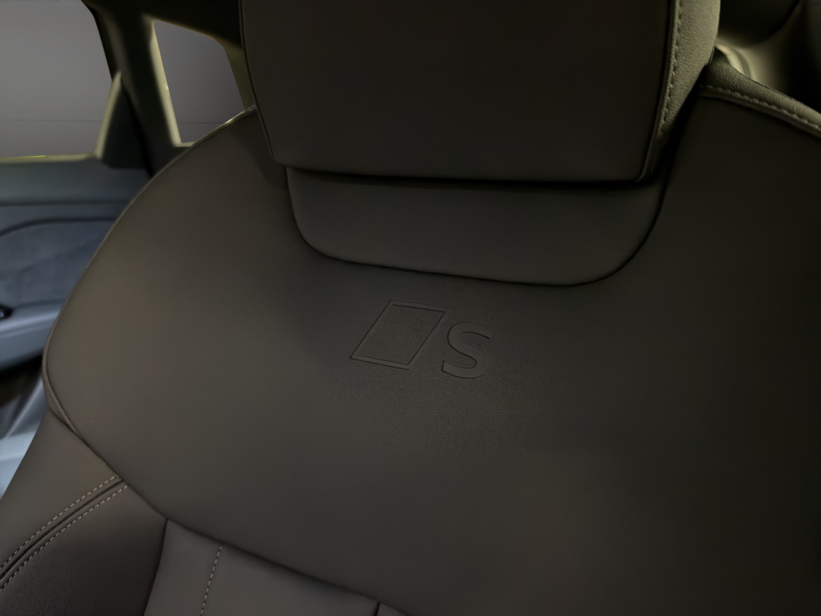 AUDI Q3 SUV 110 kW TFSI S tronic-image-23
