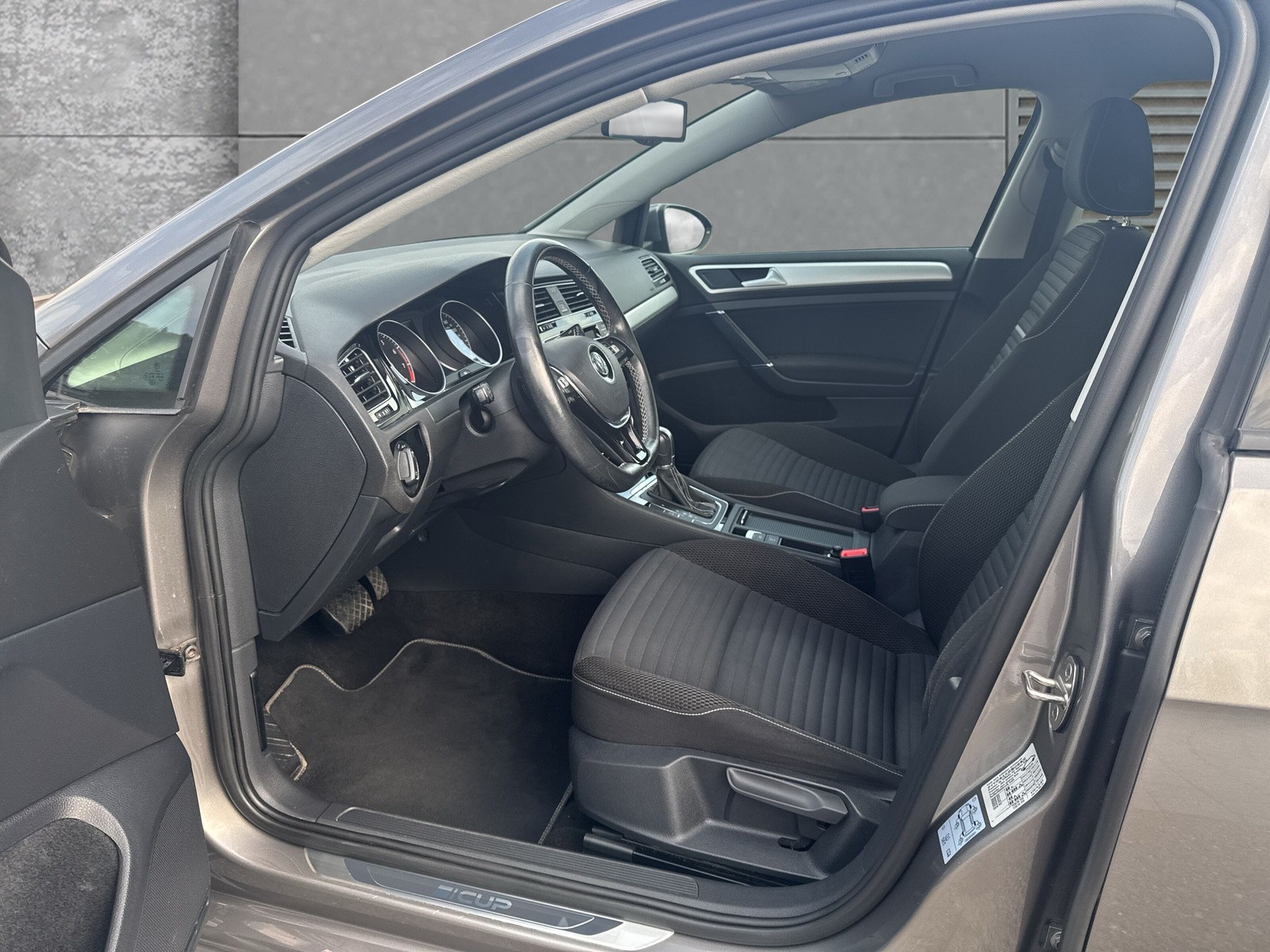 VW Golf 1.4 TSI Cup DSG-image-8