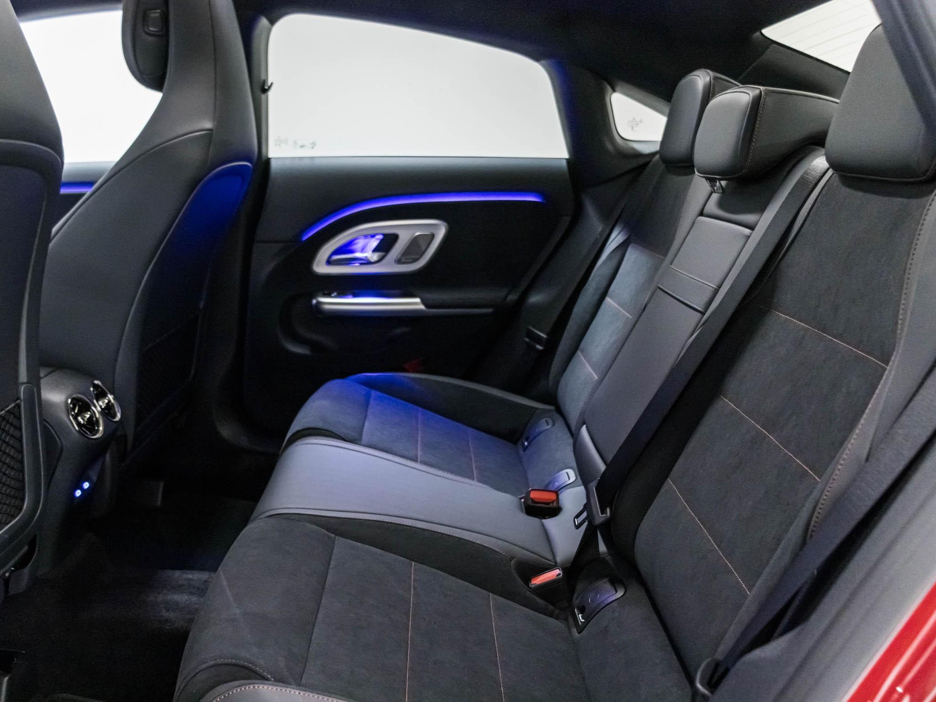 MERCEDES-BENZ CLA 220 AMG Line 4matic-image-7