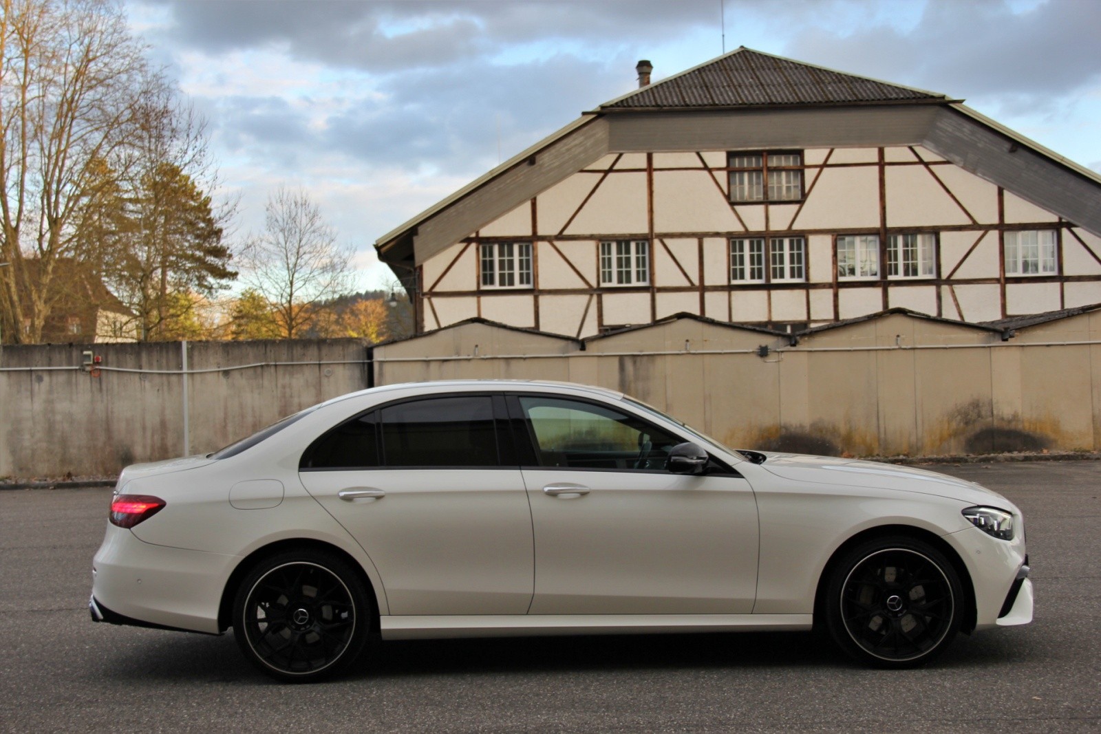 MERCEDES-BENZ E 220 d AMG Line 4Matic 9G-Tronic-image-5