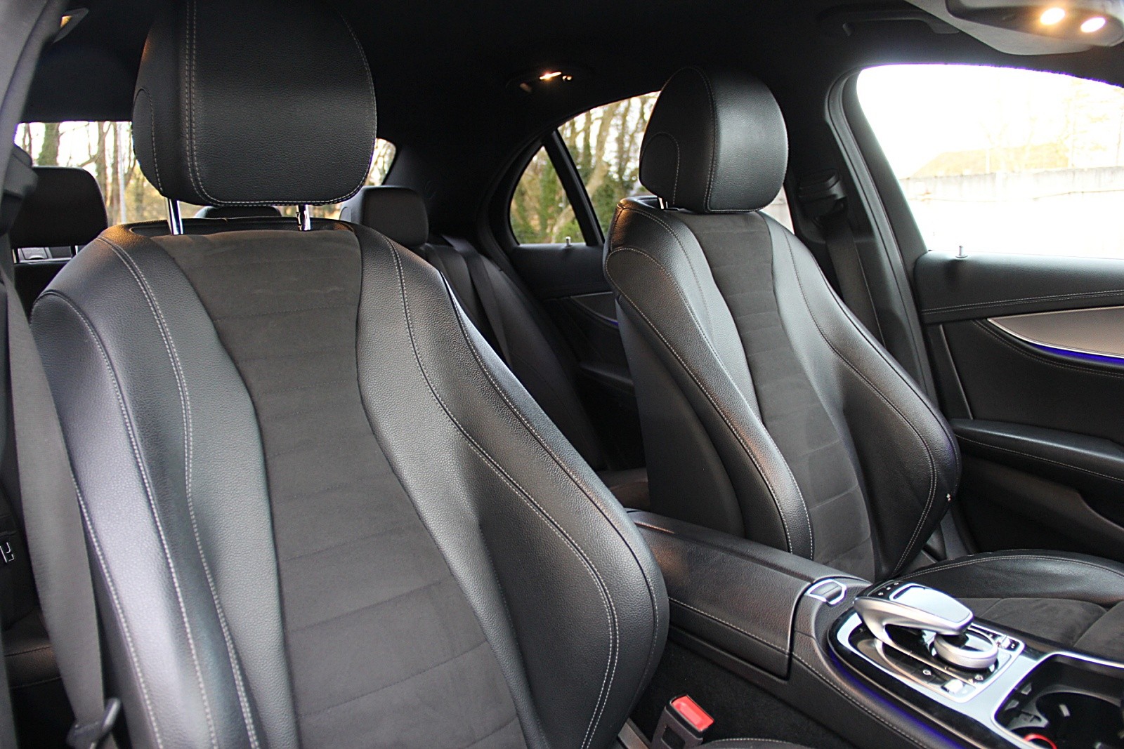 MERCEDES-BENZ E 220 d AMG Line 4Matic 9G-Tronic-image-14